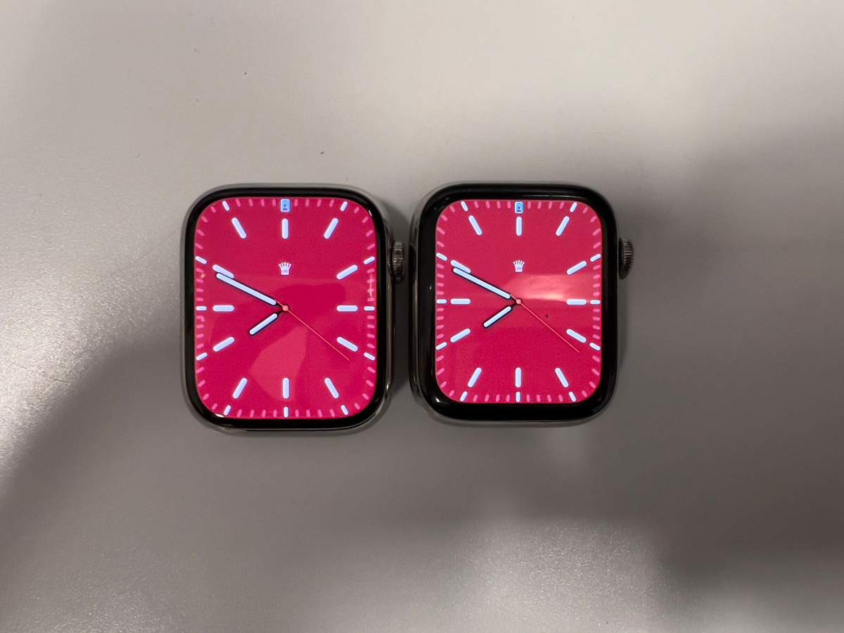 So độ mỏng viền màn hình giữa Apple Watch Series 7 (trái) và Series 6 (phải), viền mỏng đi giống từ