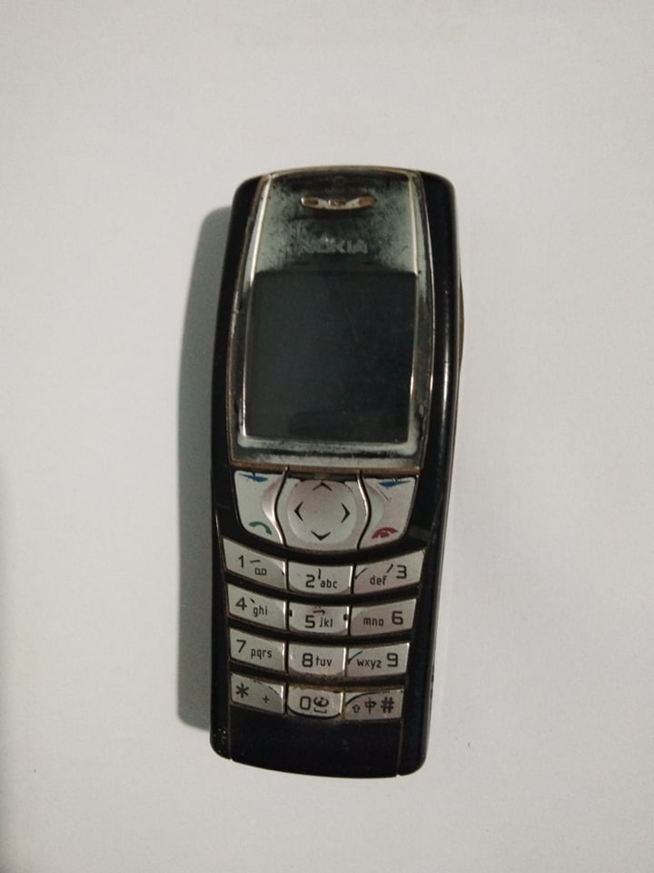 Chiếc điện thoại Nokia 6585 của ba mình. Hồi đâu những năm 2004-2005