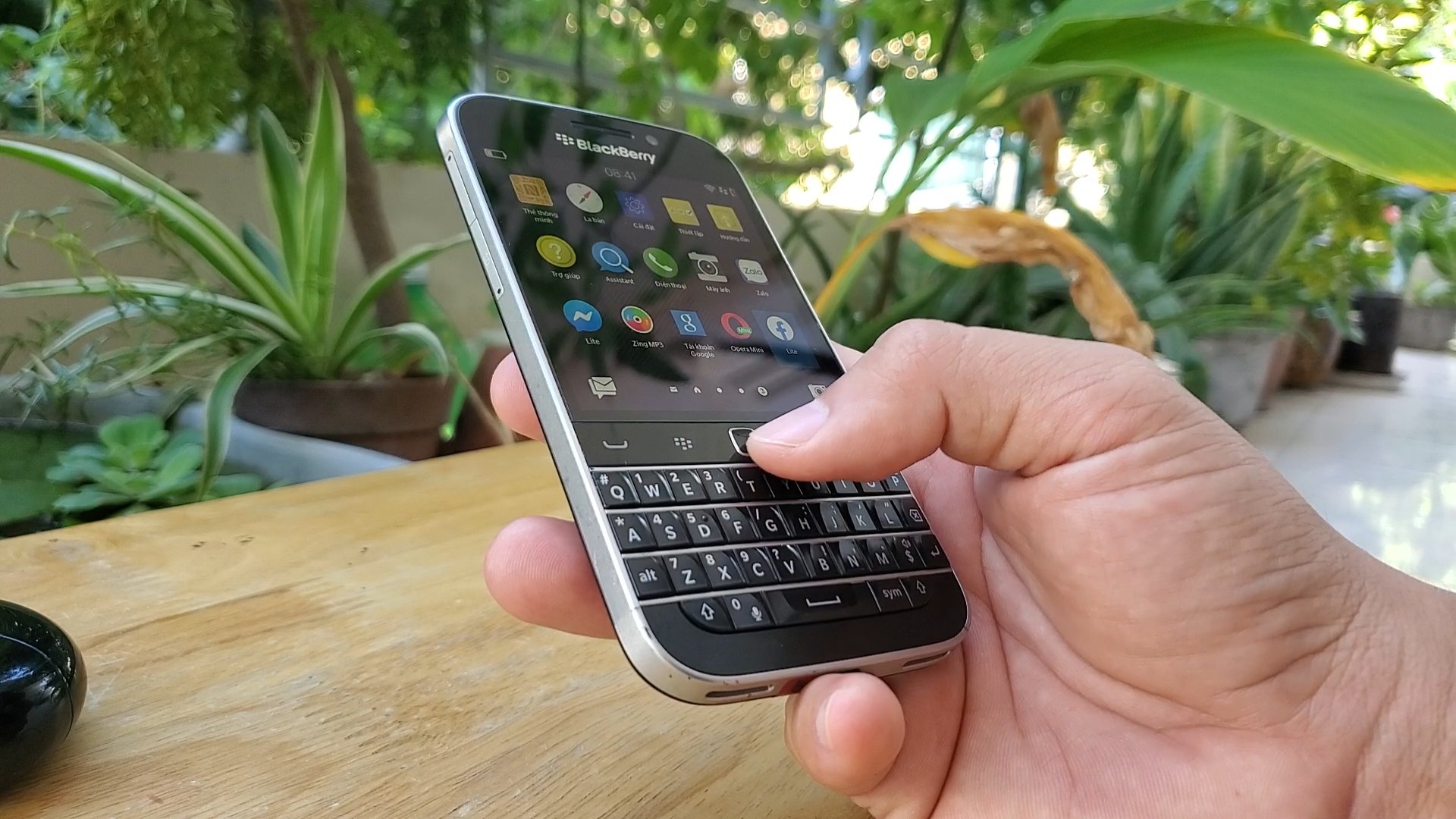 Điện thoại Blackberry phím bấm năm 2021?