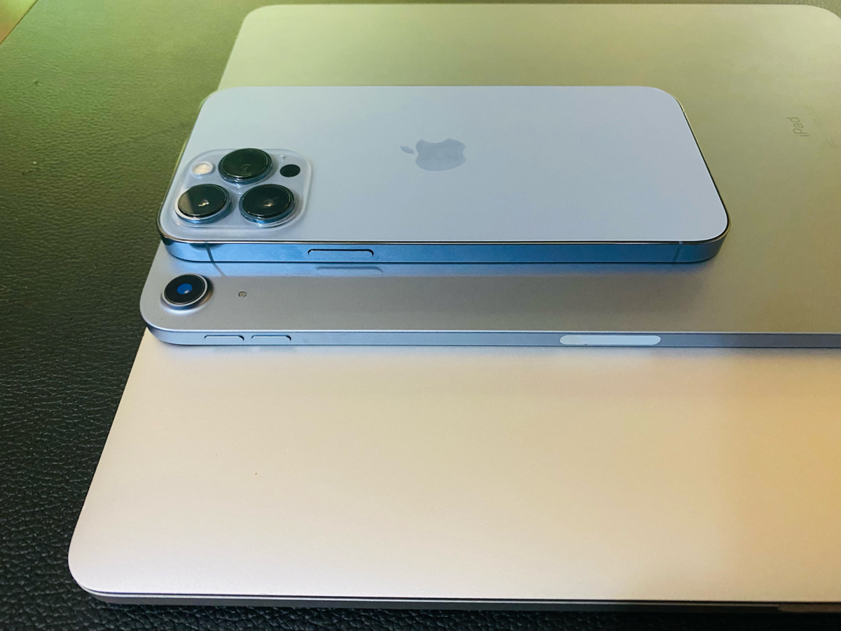 iPhone 13 Pro Max + iPad Air + Macbook Pro 2018