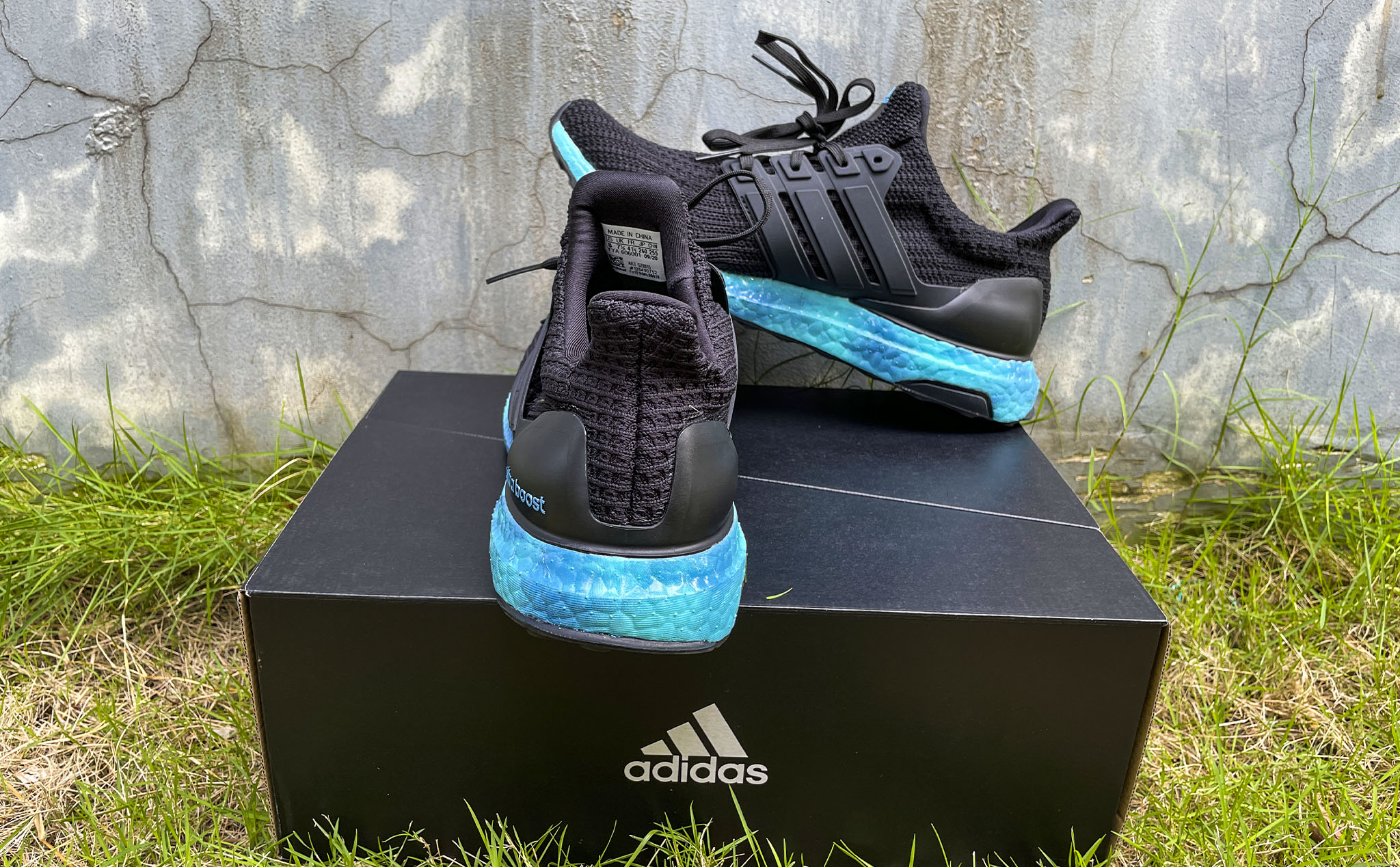 Mở hộp và Đánh giá nhanh adidas Ultraboost DNA 4.0 đế màu xanh