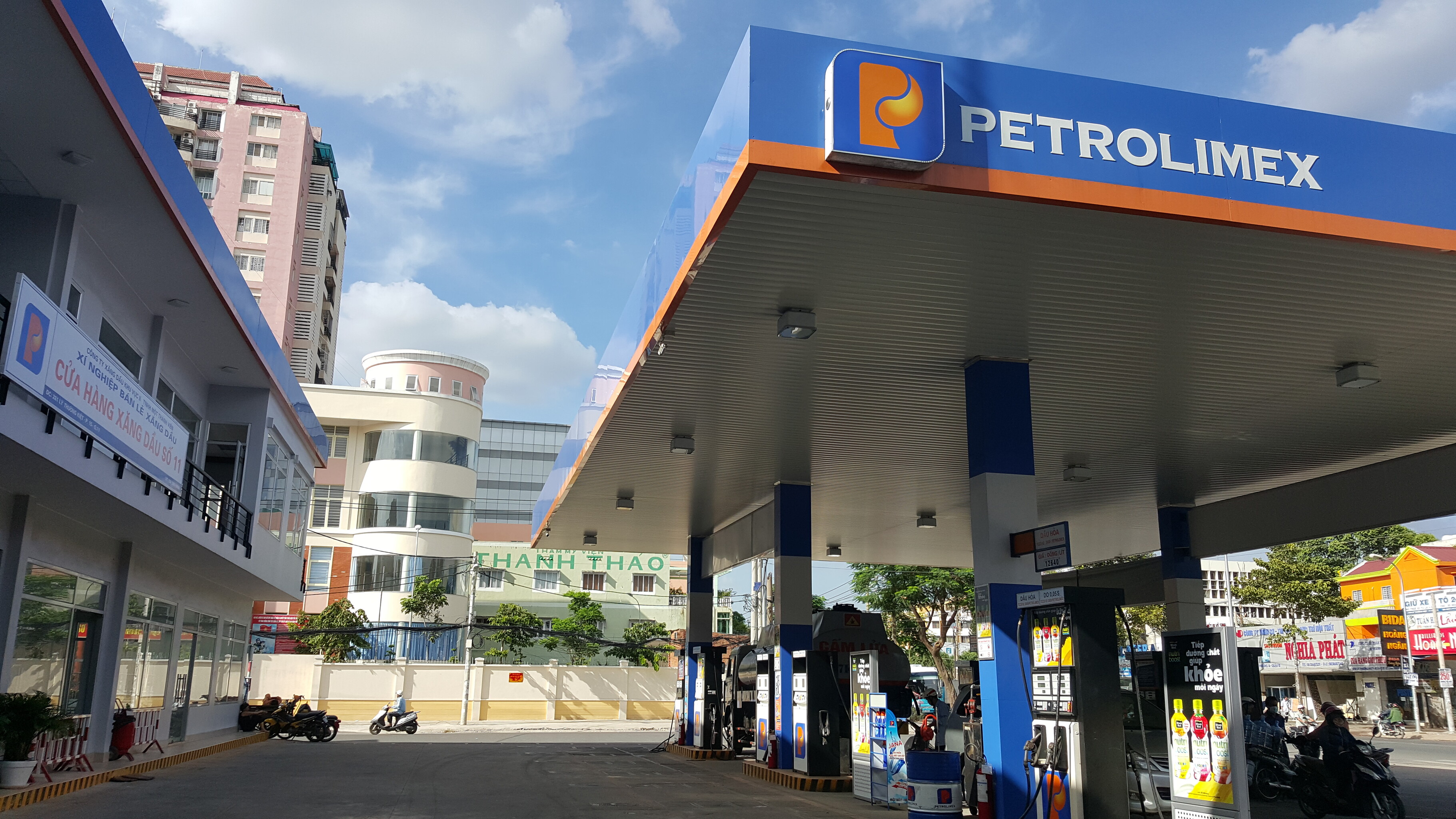 Mua xăng dầu tại Petrolimex không cần thanh toán bằng tiền mặt.
