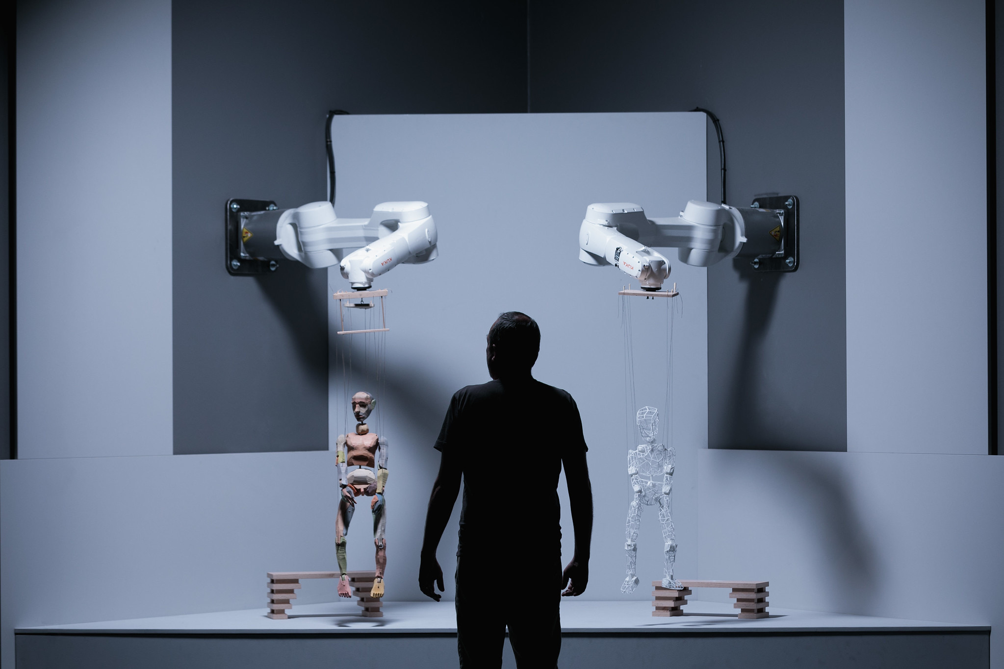 Vì sao các nhà khoa học MIT lại dạy robot cách phá hoại nhau?