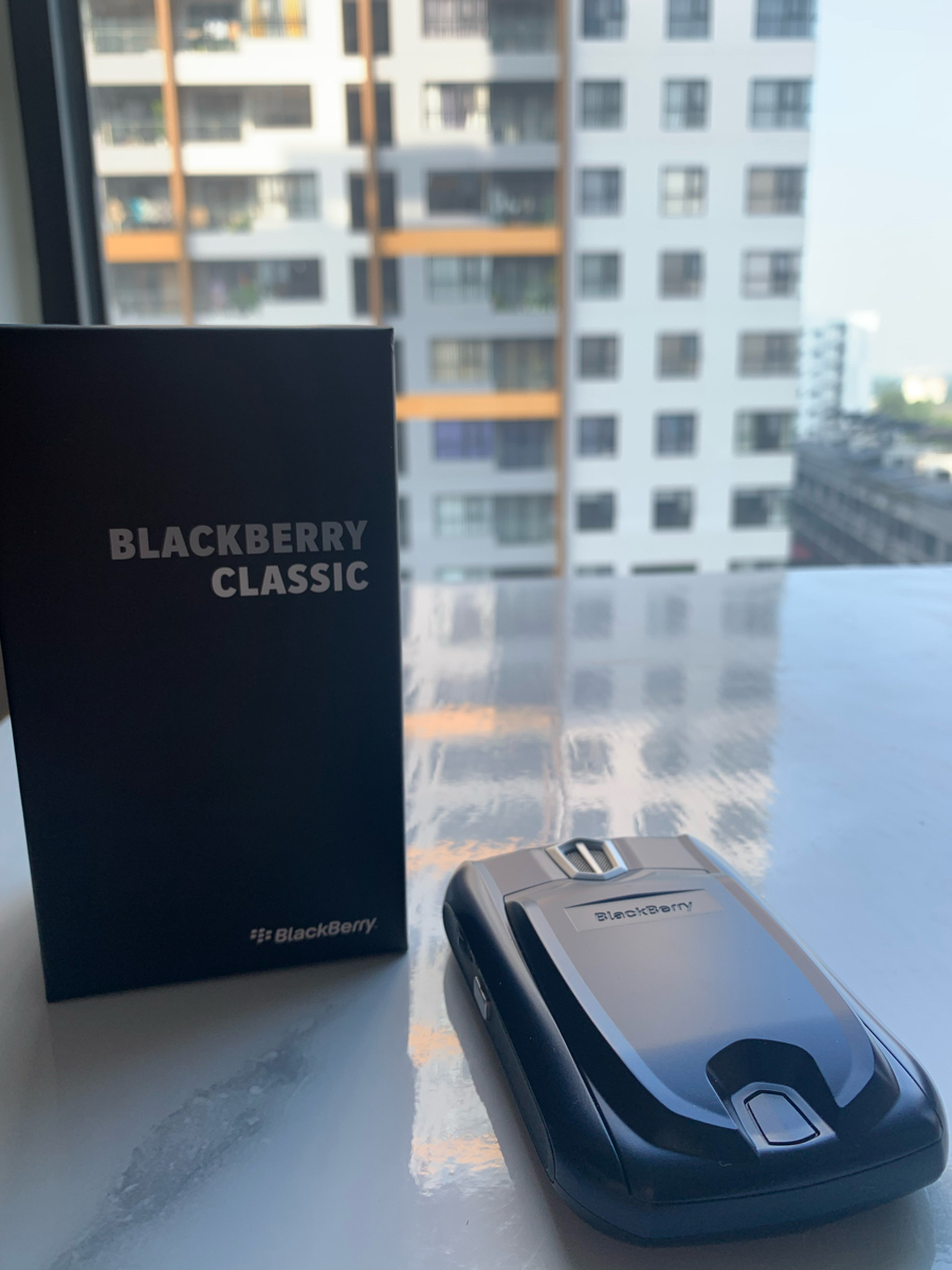 Sáng sớm chủ nhật nhận được BlackBerry Classic Tz Sealbox, vỏ hộp như mới…