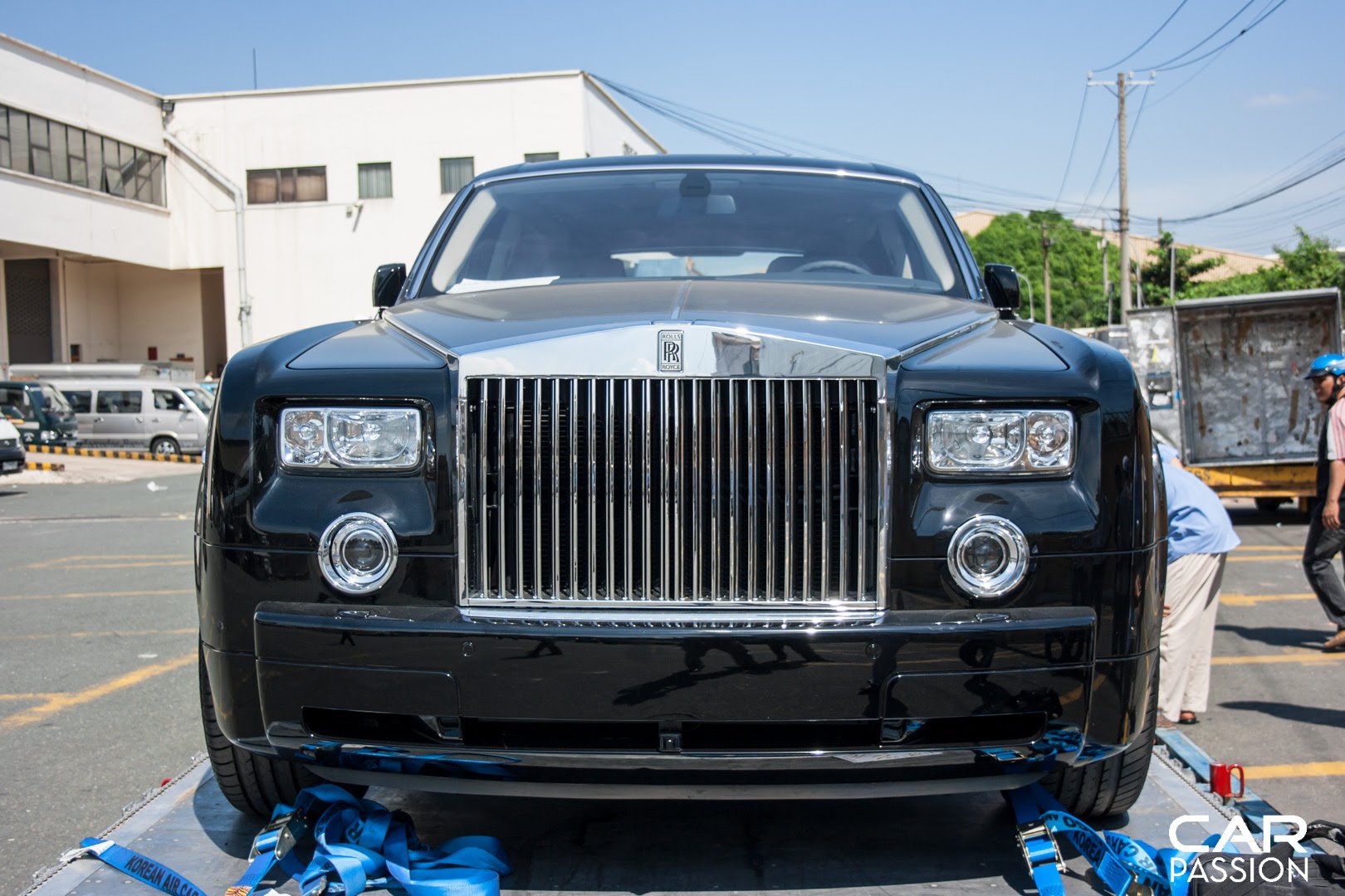 Lộ diện người đầu tiên nhập siêu xe Rolls-Royce Phantom về Việt Nam