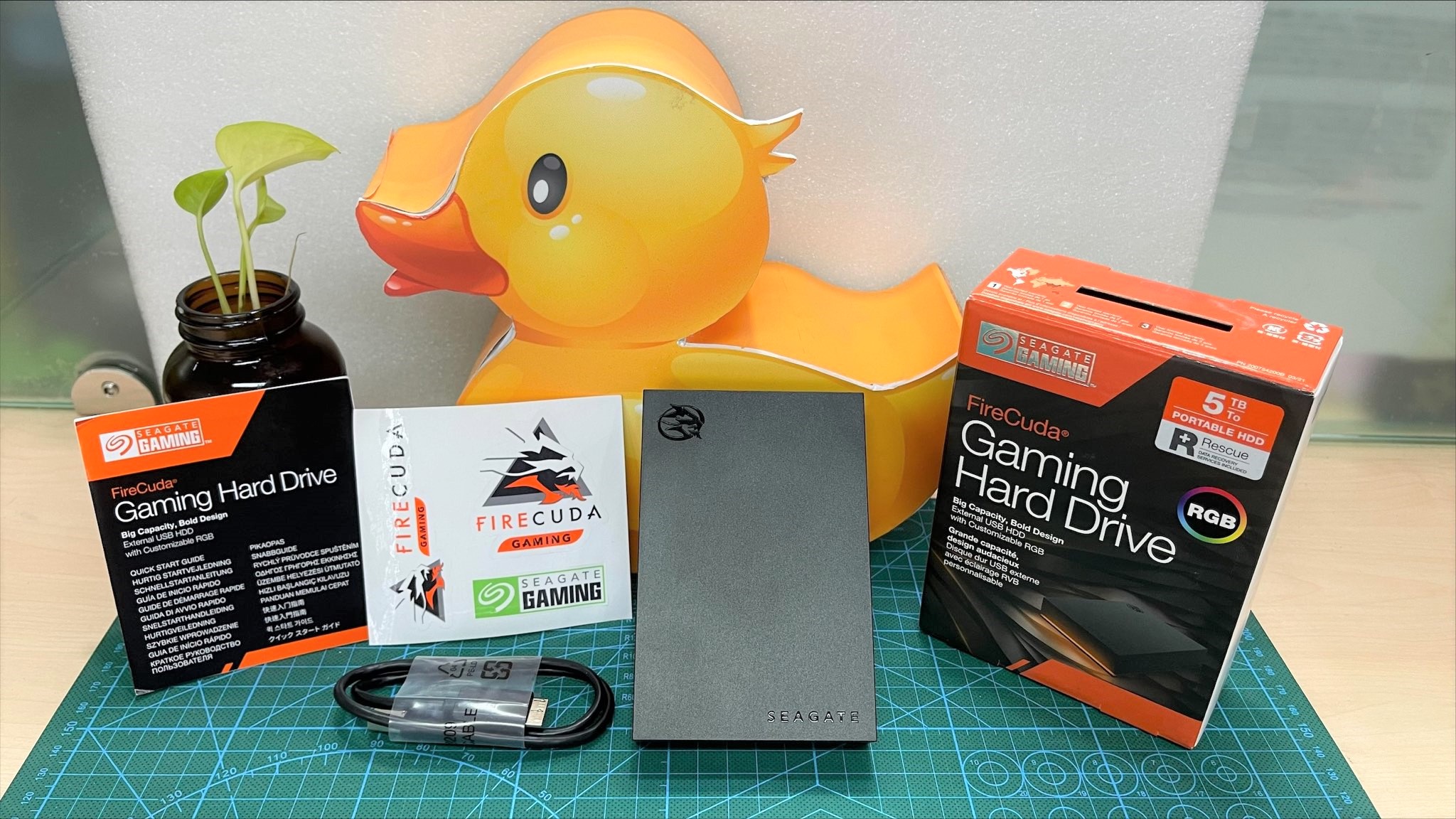 Firecuda Gaming HDD 5TB: Ổ cứng dung lượng cao, thiết kế tối giản với LED RGB dành cho game thủ