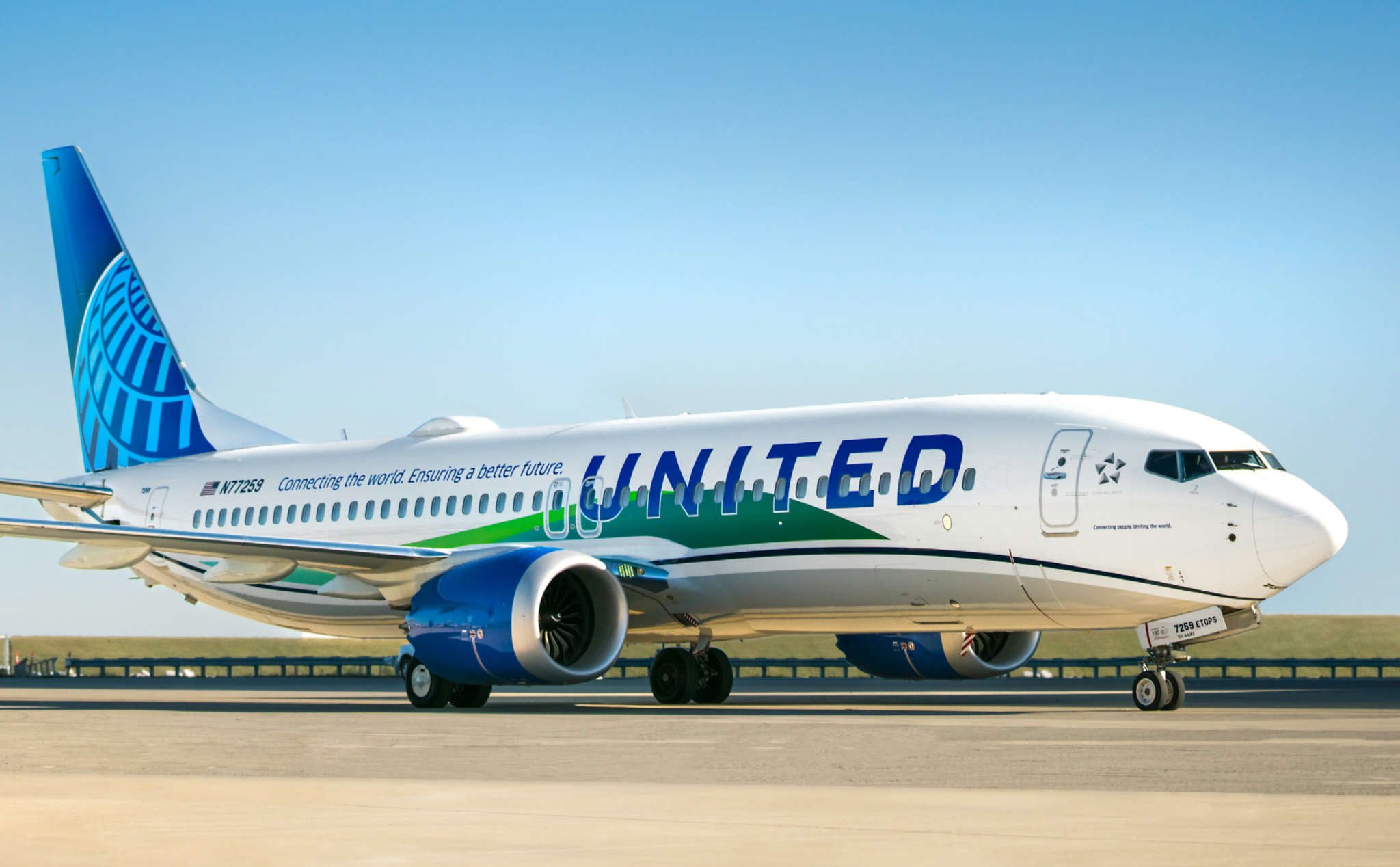Chuyến bay thương mại đầu tiên dùng nhiên liệu xanh hoàn toàn cho 1 động cơ