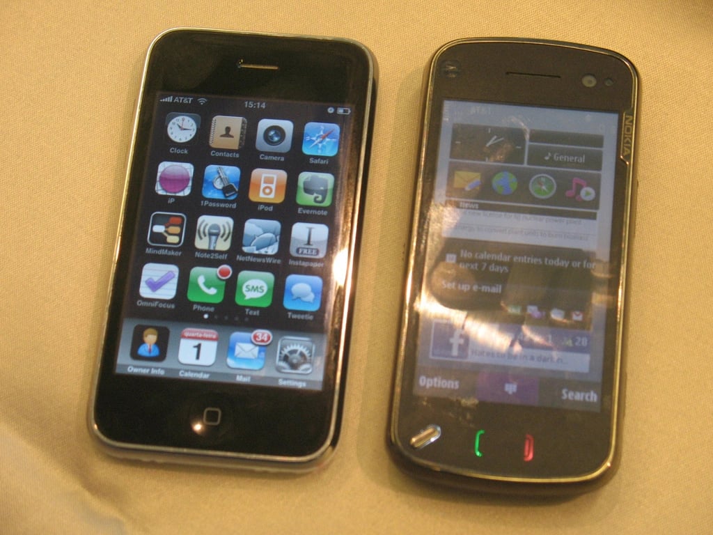thời hoàng kim nokia ra mắt n97 để đối đầu iphone (2008) màn cảm ứng điện trở + hệ điều hành Symbia