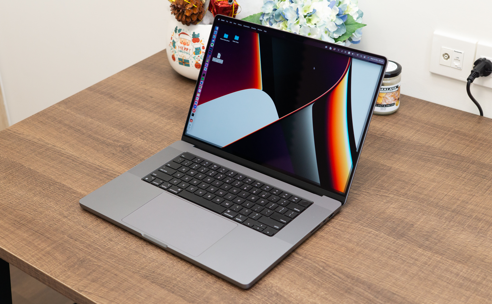 macbook pro 16 inch m1 max 2.jpg