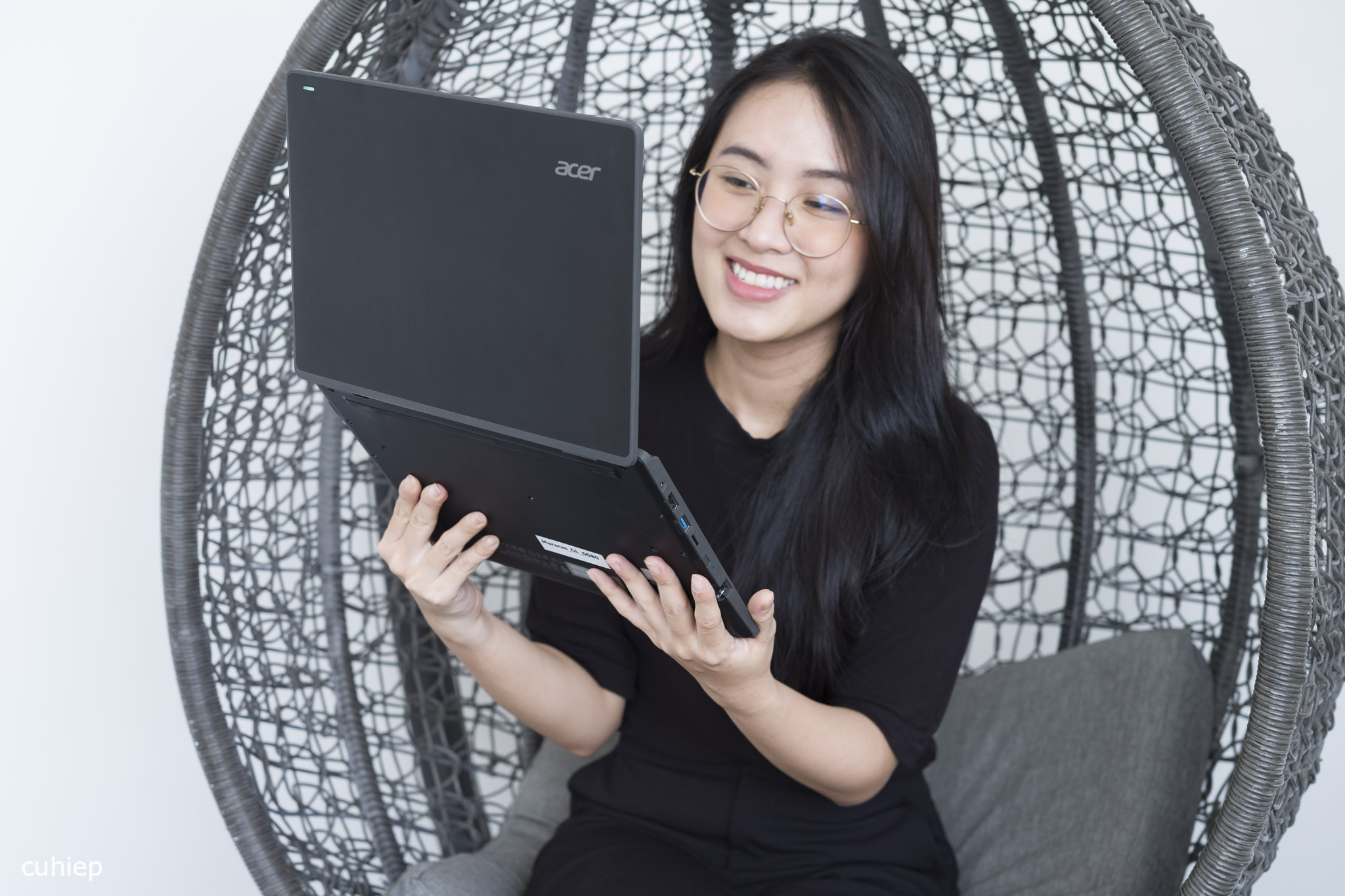 Trên tay laptop cho học sinh từ Acer: giá 10 triệu, tiêu chuẩn bền quân đội