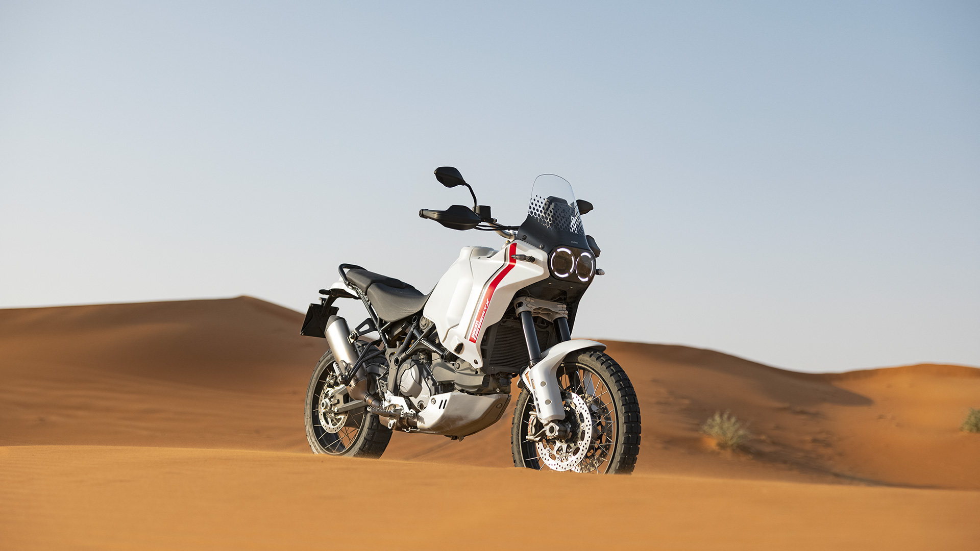 Chi tiết Ducati DesertX - Mẫu xe mô tô địa hình cá tính & hoang dại đến từ nước Ý