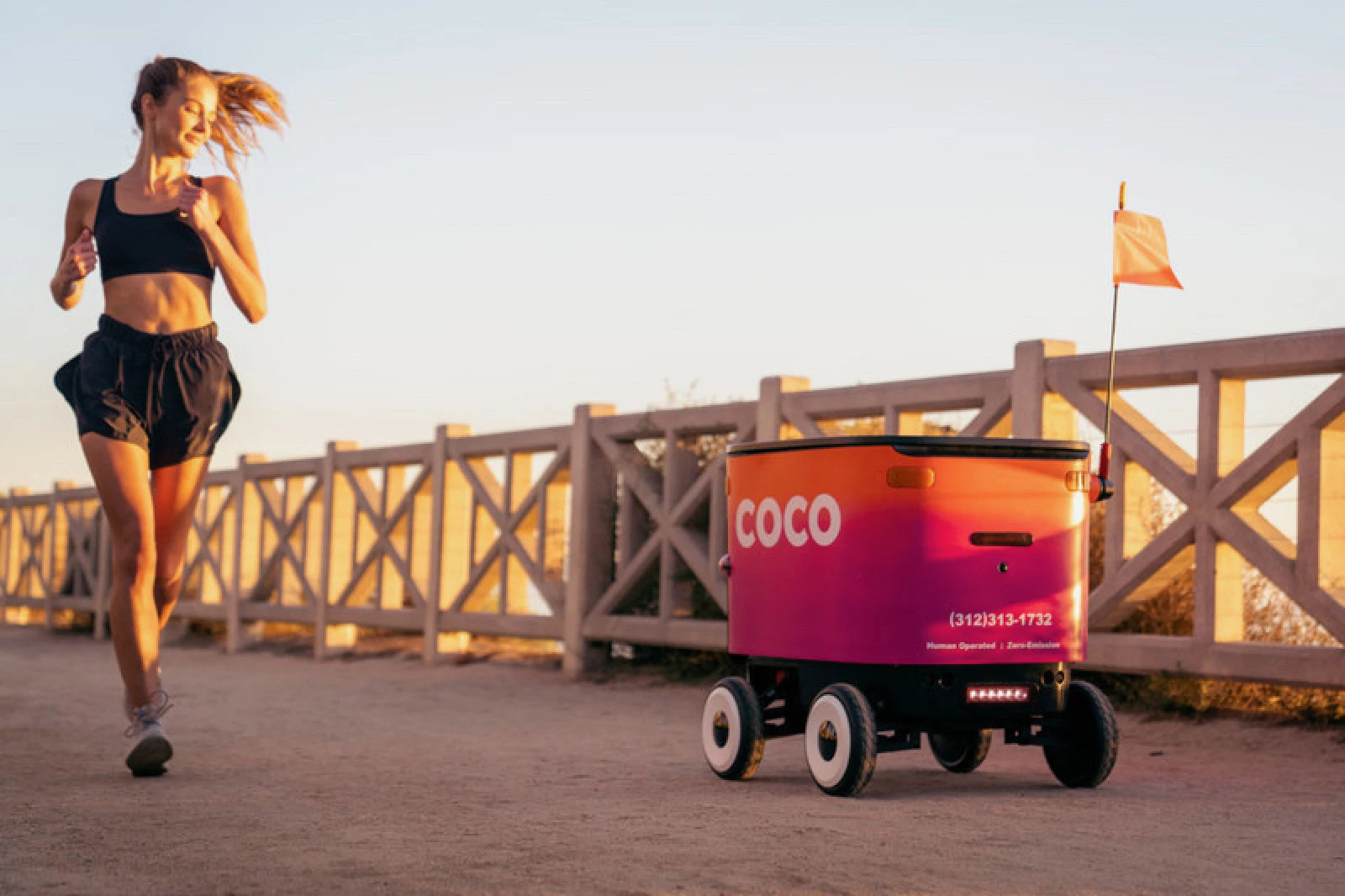 Đây là Coco 1 - Robot giao hàng điều khiển từ xa siêu kute đang vận hành ở Los Angeles, Mỹ