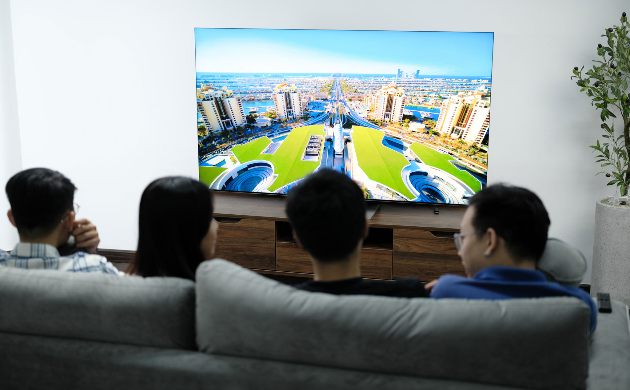 Một ngày với TV Samsung Neo QLED 8K: Multi View tiện dụng, những công nghệ hàng đầu, viền siêu mỏng