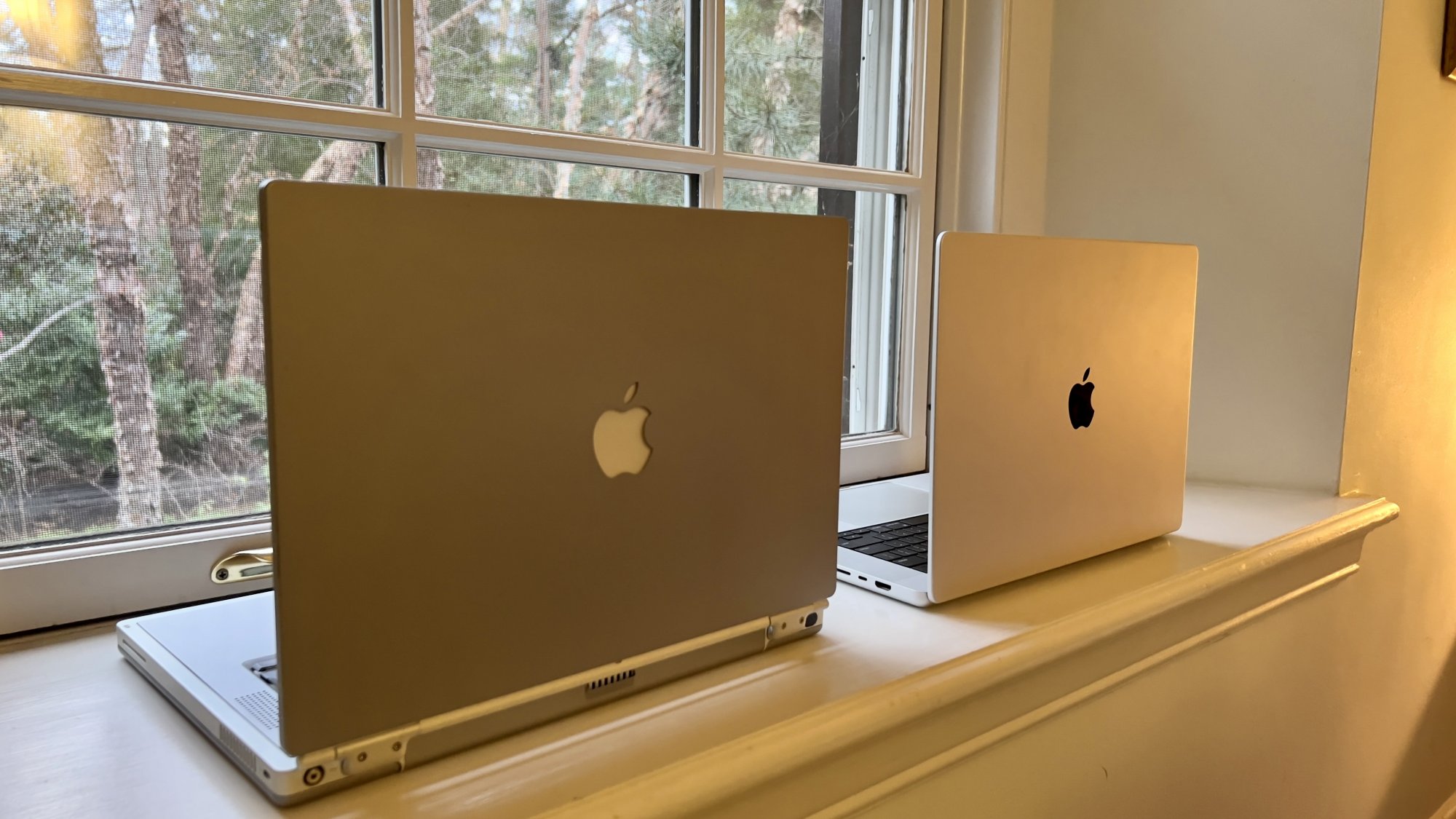 So sánh 2021 MacBook Pro và 2001 Titanium PowerBook G4: Giống nhau đến bất ngờ
