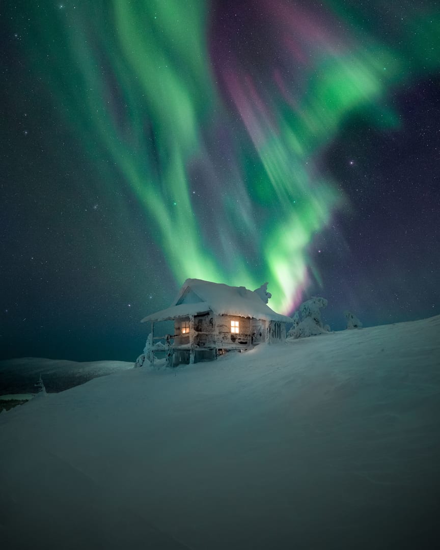 Northern-Lights-and-cabin-winter.jpg