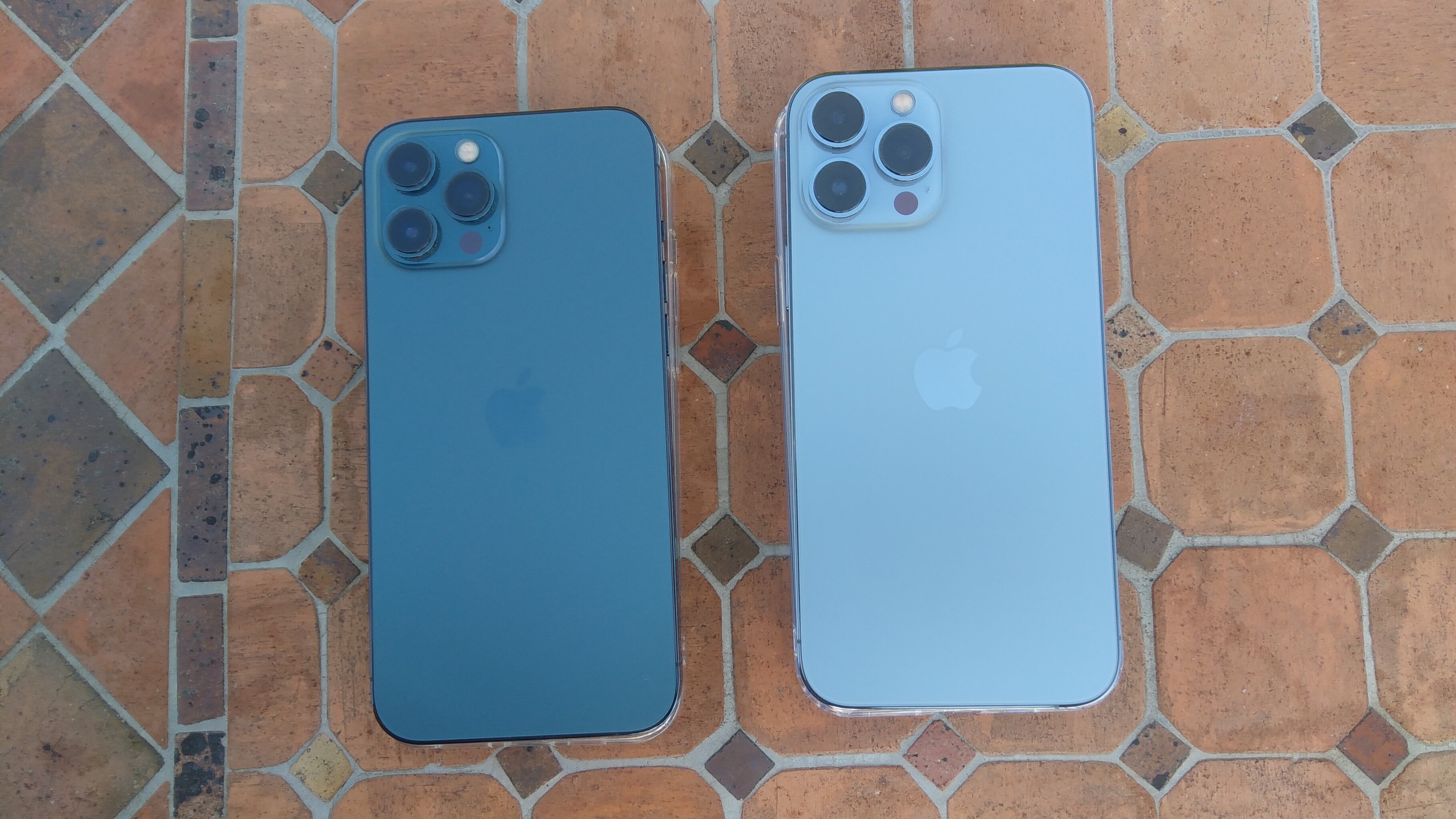 Ngắm trọn bộ iPhone 12 Pro đầy đủ 4 màu sắc vừa về Việt Nam