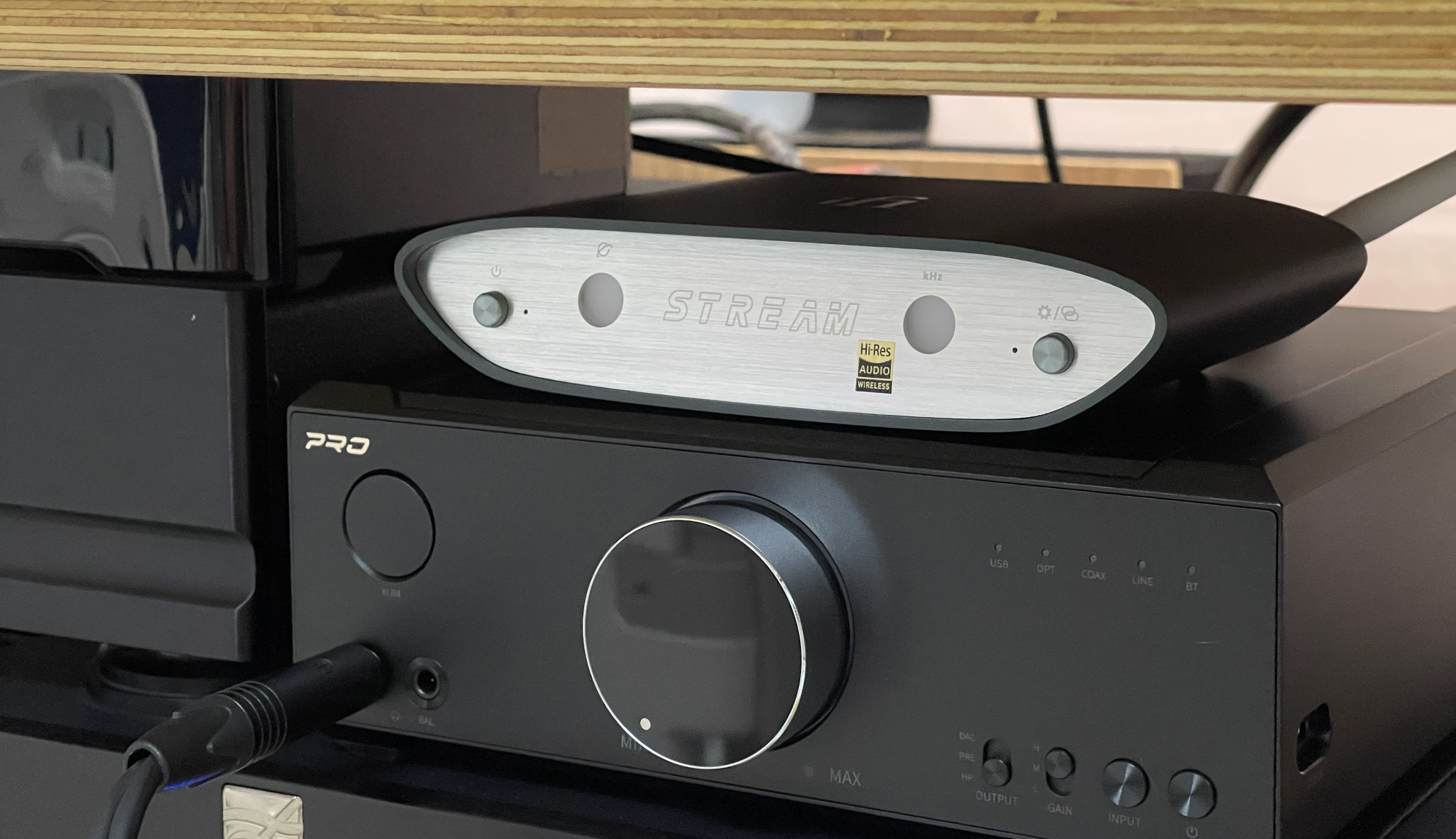iFi ZEN Stream: streamer có Airplay 2, Tidal/Spotify Connect, xuất USB và Coaxial
