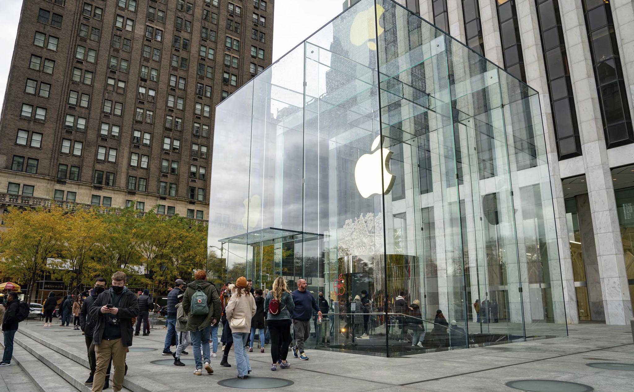 Apple trở thành công ty đầu tiên có giá trị thị trường 3.000 tỷ USD