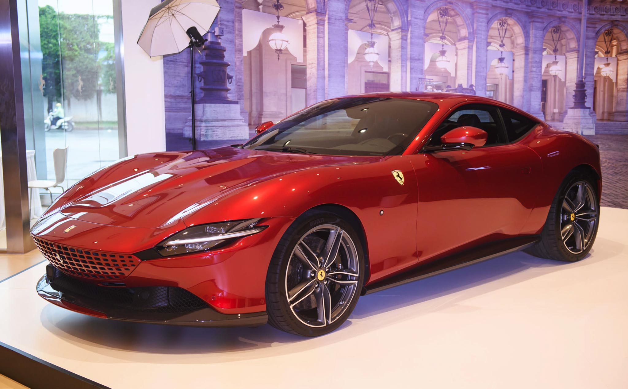 Ferrari Roma được bình chọn là siêu xe xuất sắc nhất 2021