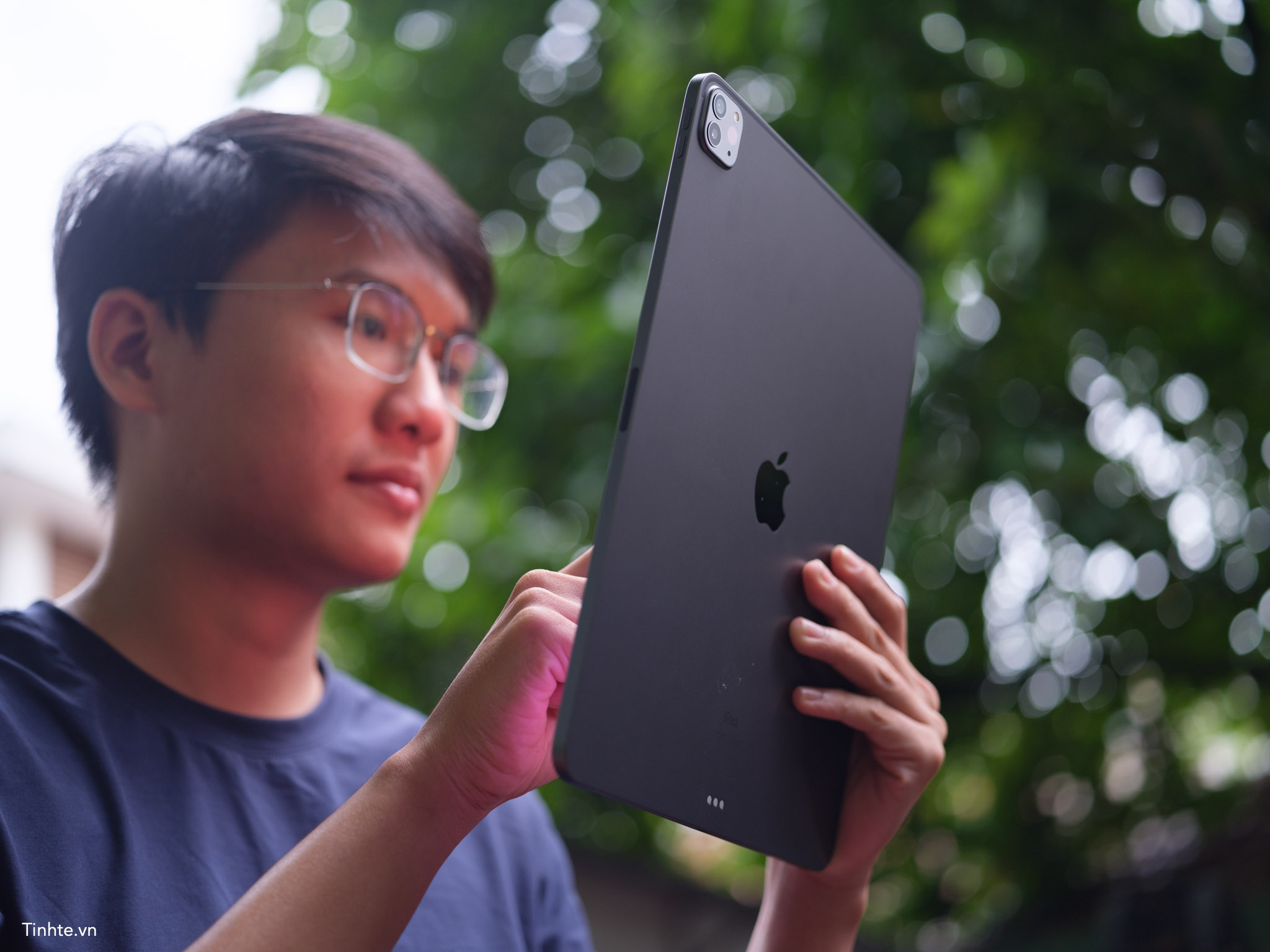 Tin đồn: iPad Pro mới sẽ có logo táo ở mặt sau lớn hơn nhằm hỗ trợ sạc không dây MagSafe?