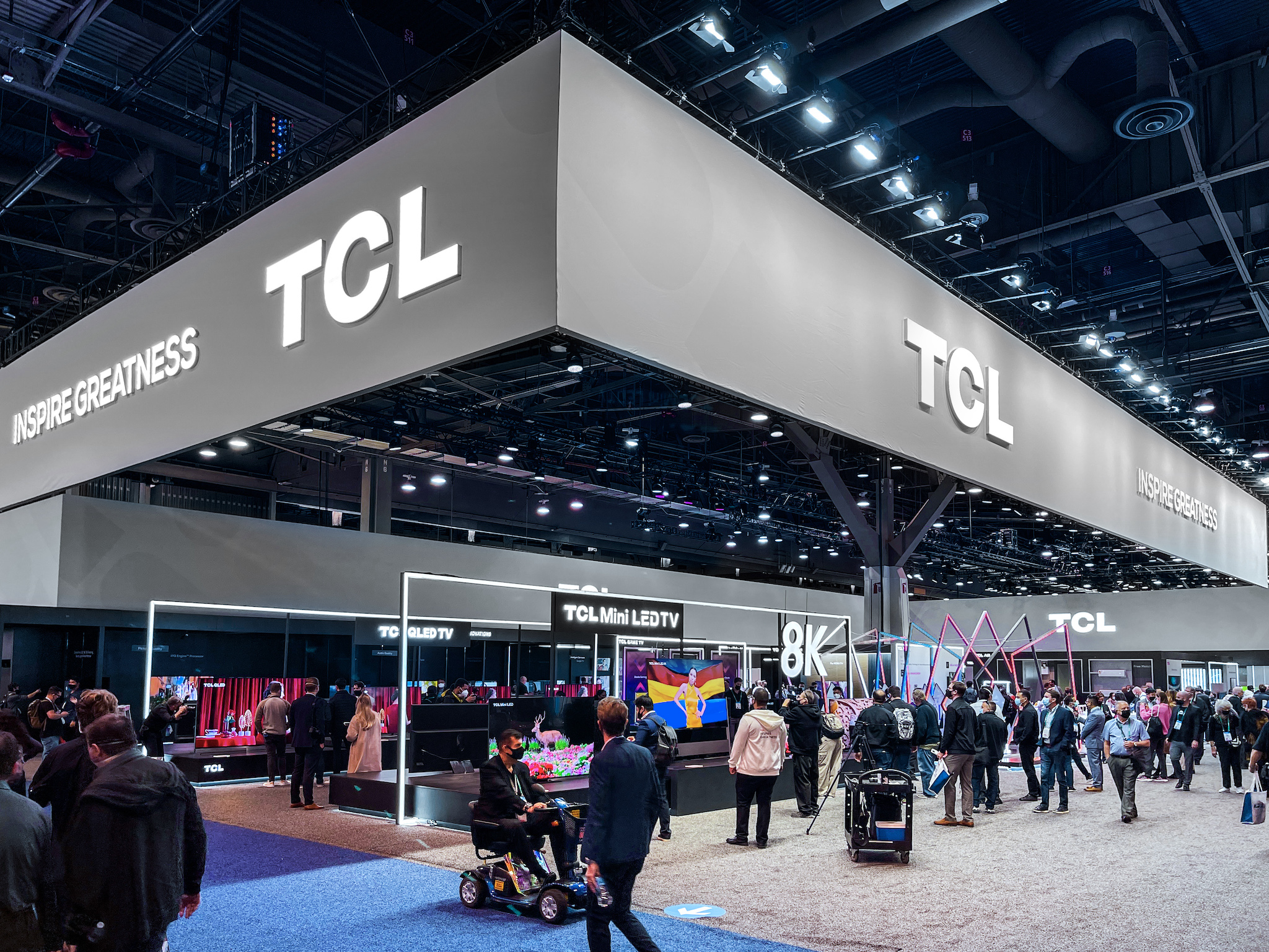 TCL hé lộ nguyên mẫu TV Mini-LED 85 inch mỏng nhất và dòng TV Mini-LED 144Hz đầu tiên tại CES 2022