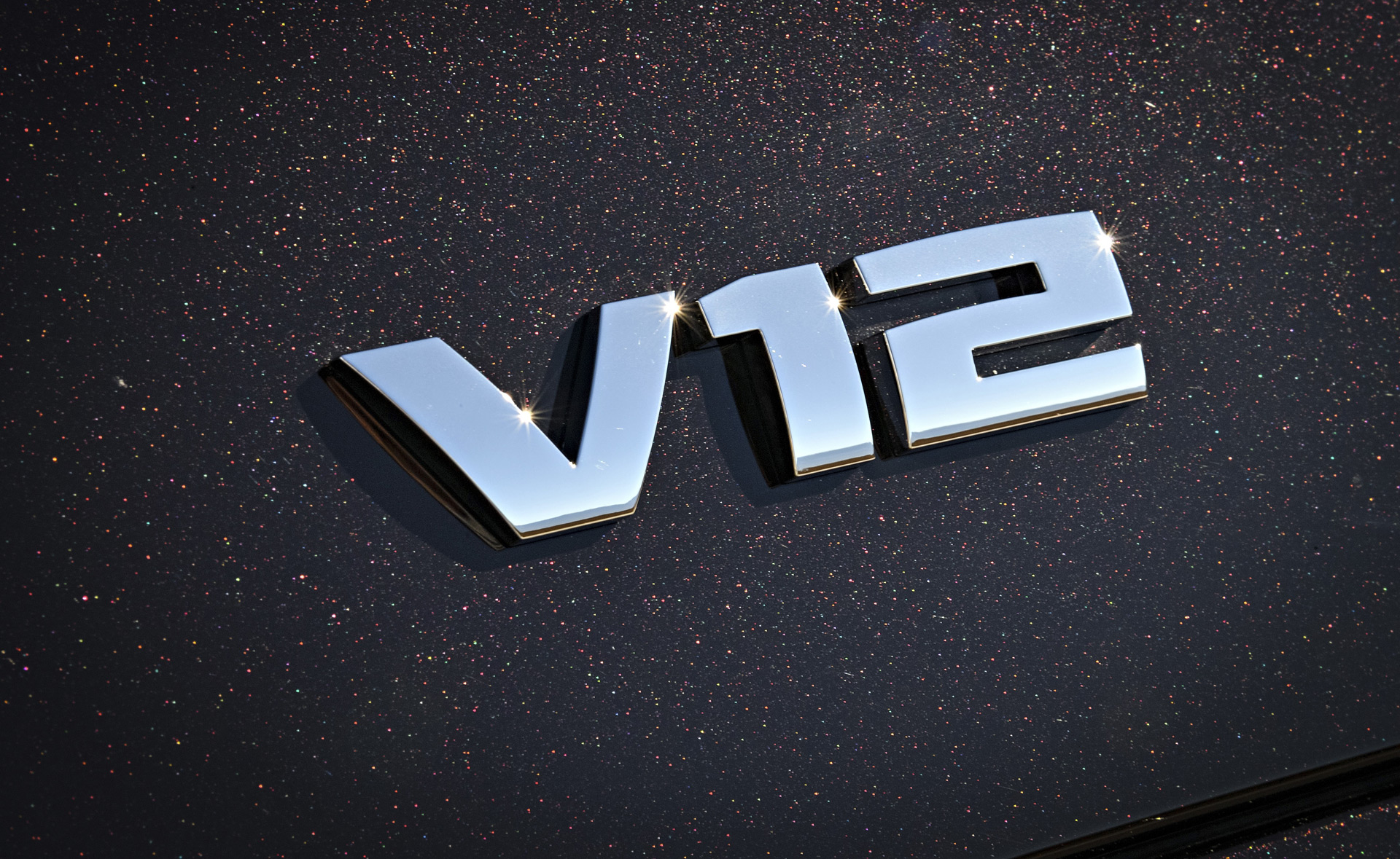 BMW sẽ sản xuất chiếc xe động cơ V12 cuối cùng trong năm nay