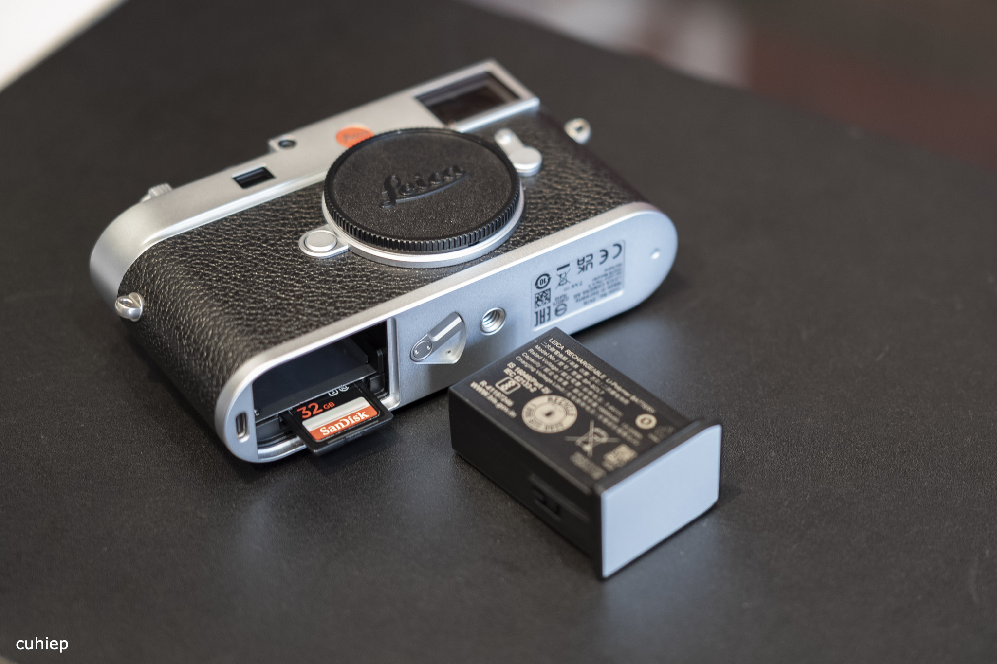 Trên tay Leica M11: hình dáng cũ, nhiều thay đổi hữu dụng