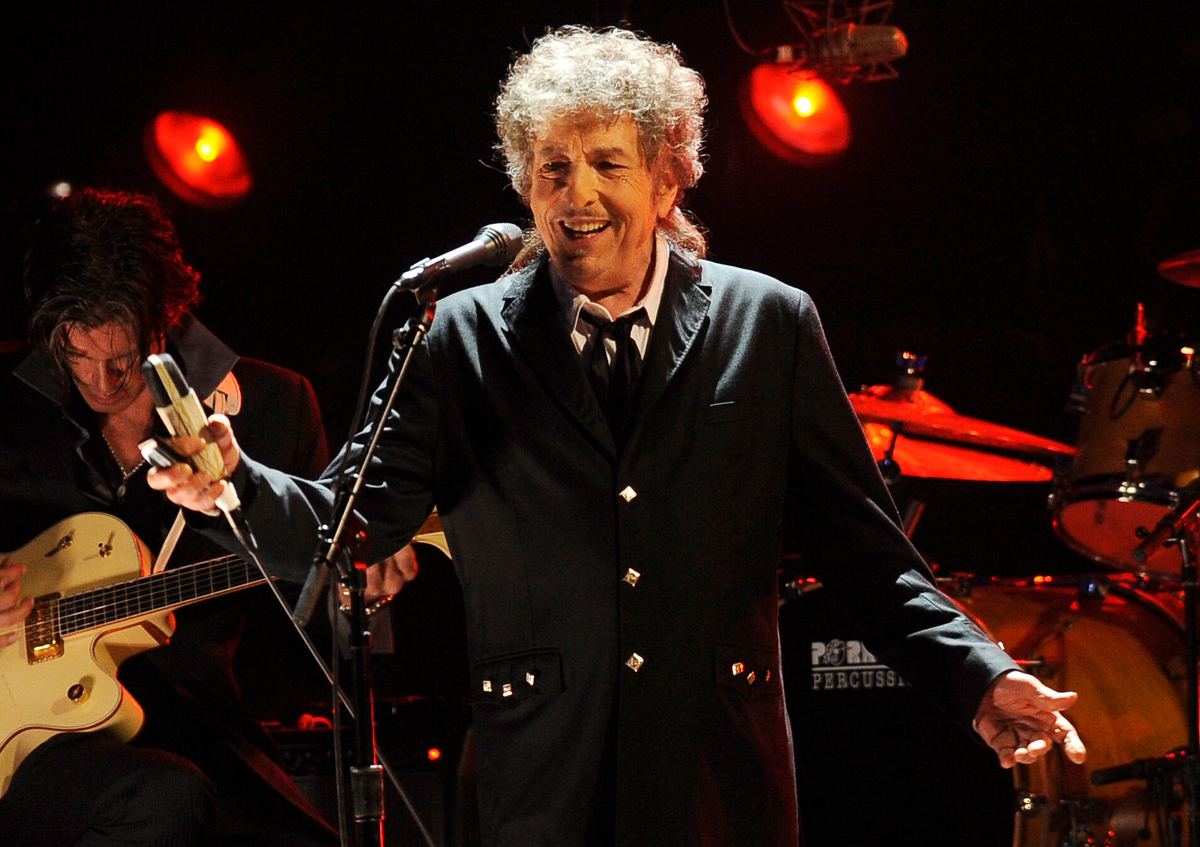 Huyền thoại âm nhạc Bob Dylan bán toàn bộ danh mục bản thu cho Sony