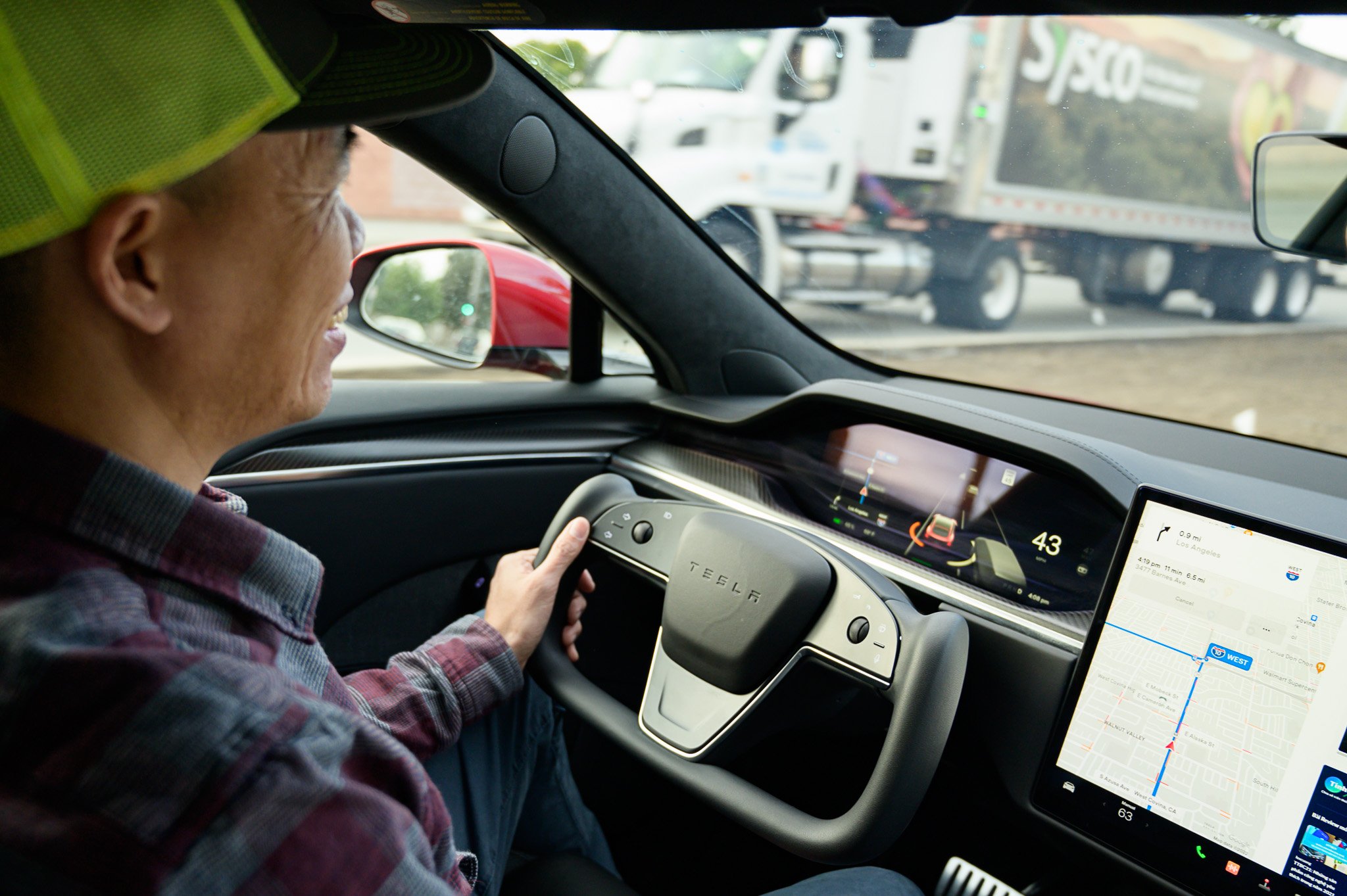 Tesla triệu hồi 54 ngàn xe vì bản nâng cấp tự hành bất tuân bảng dừng (stop sign)