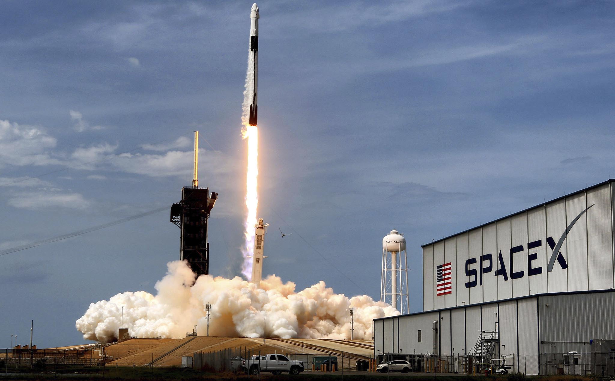 NASA quan ngại về kế hoạch triển khai vệ tinh của SpaceX