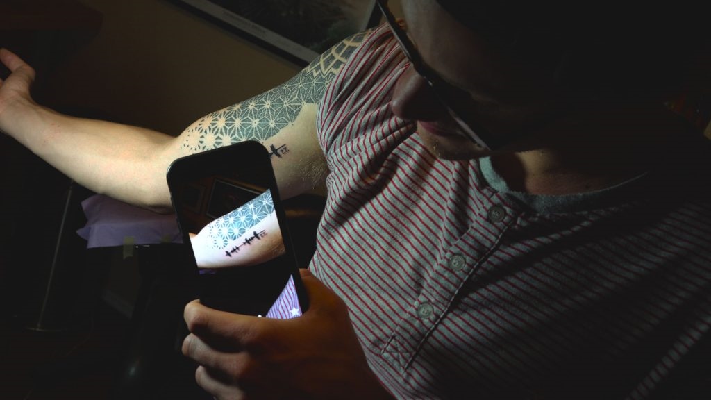 Soundwave Tattoos: dịch vụ xăm hình sóng âm để lưu giữ ký ức yêu thương