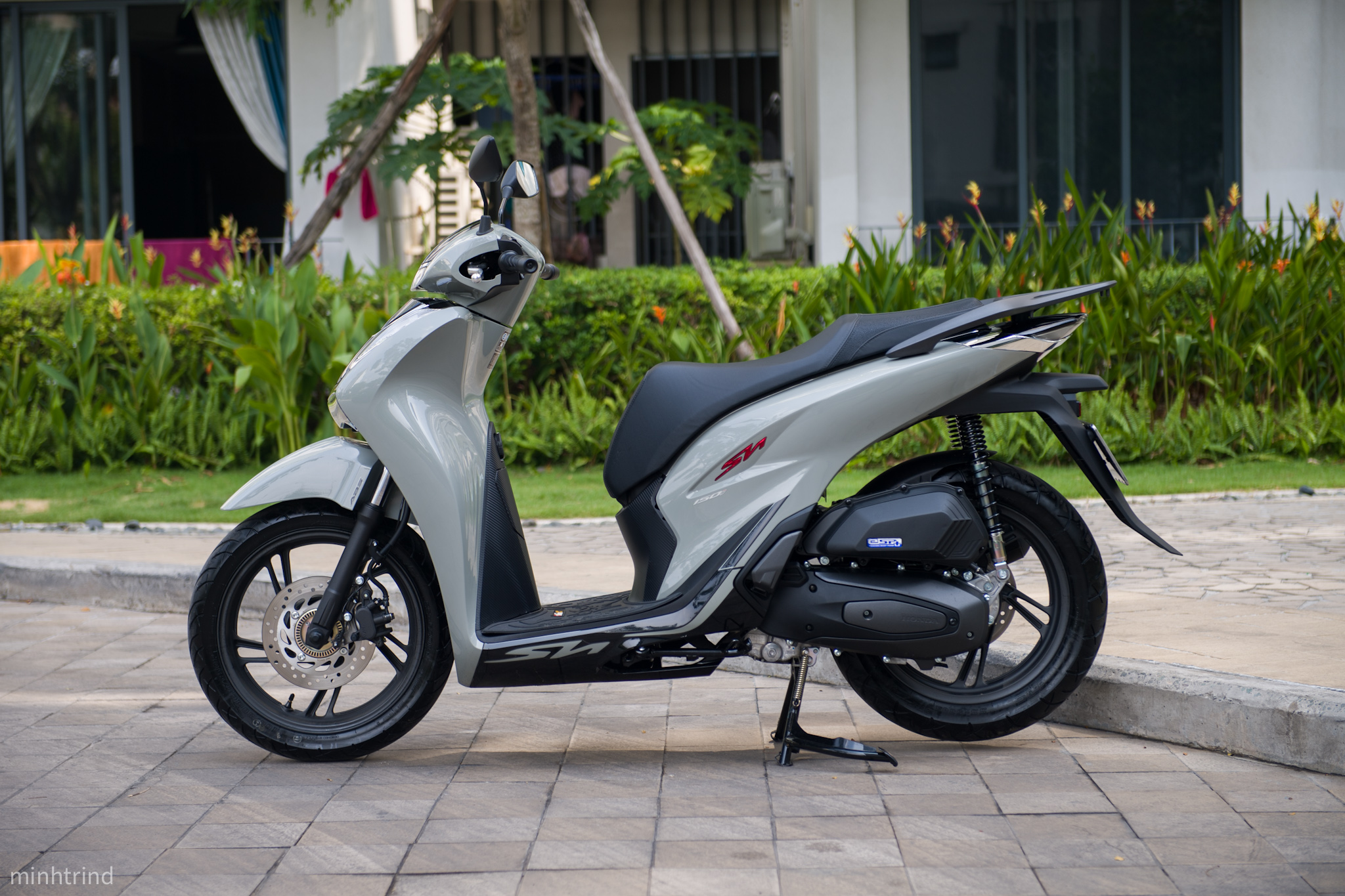 Hình ảnh Honda SH150i ABS phiên bản màu Xám Đen: ra biển Sài Gòn 130 triệu