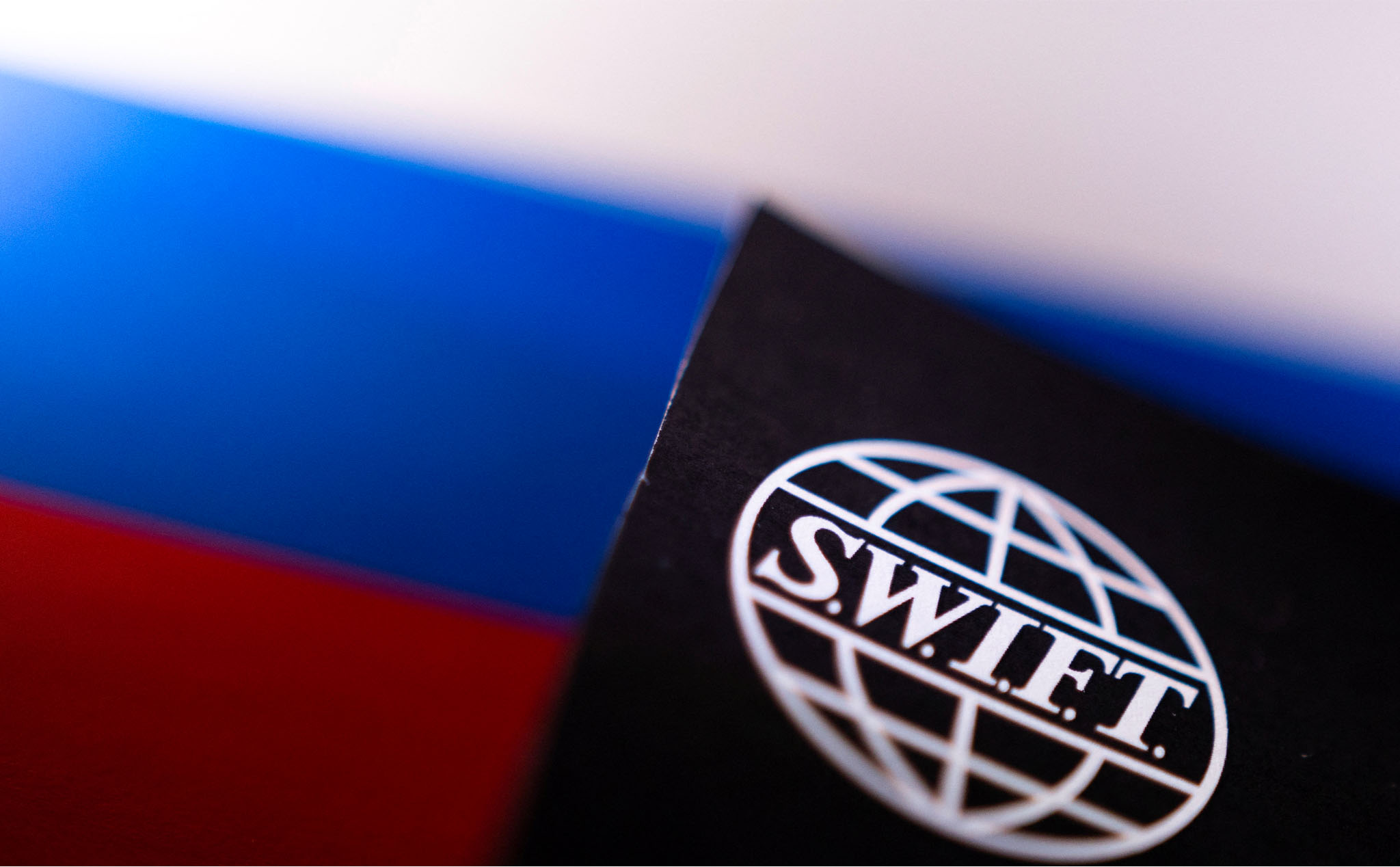 EU, Mỹ và các đồng minh loại một số ngân hàng Nga khỏi hệ thống thanh toán quốc tế SWIFT