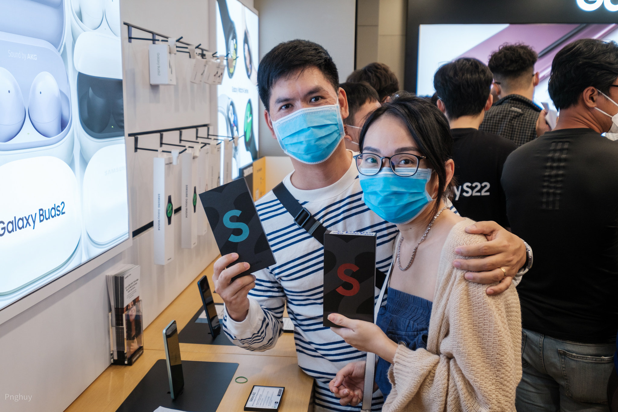 Hình ảnh đêm mở bán Samsung Galaxy S22 series tại SamCenter Nguyễn Thái Học