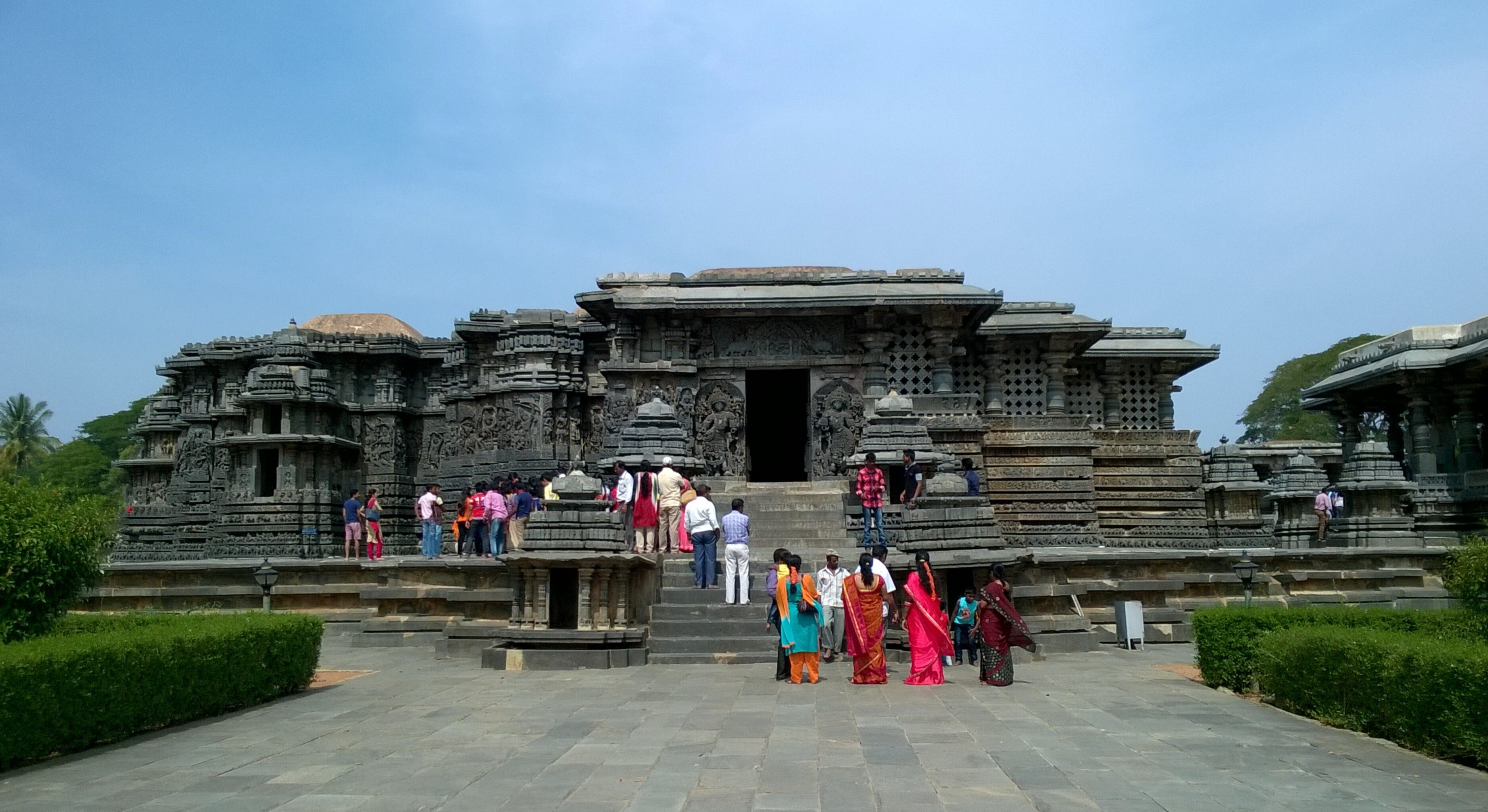 Hoysaleswara_temple,_Halebidu.jpg