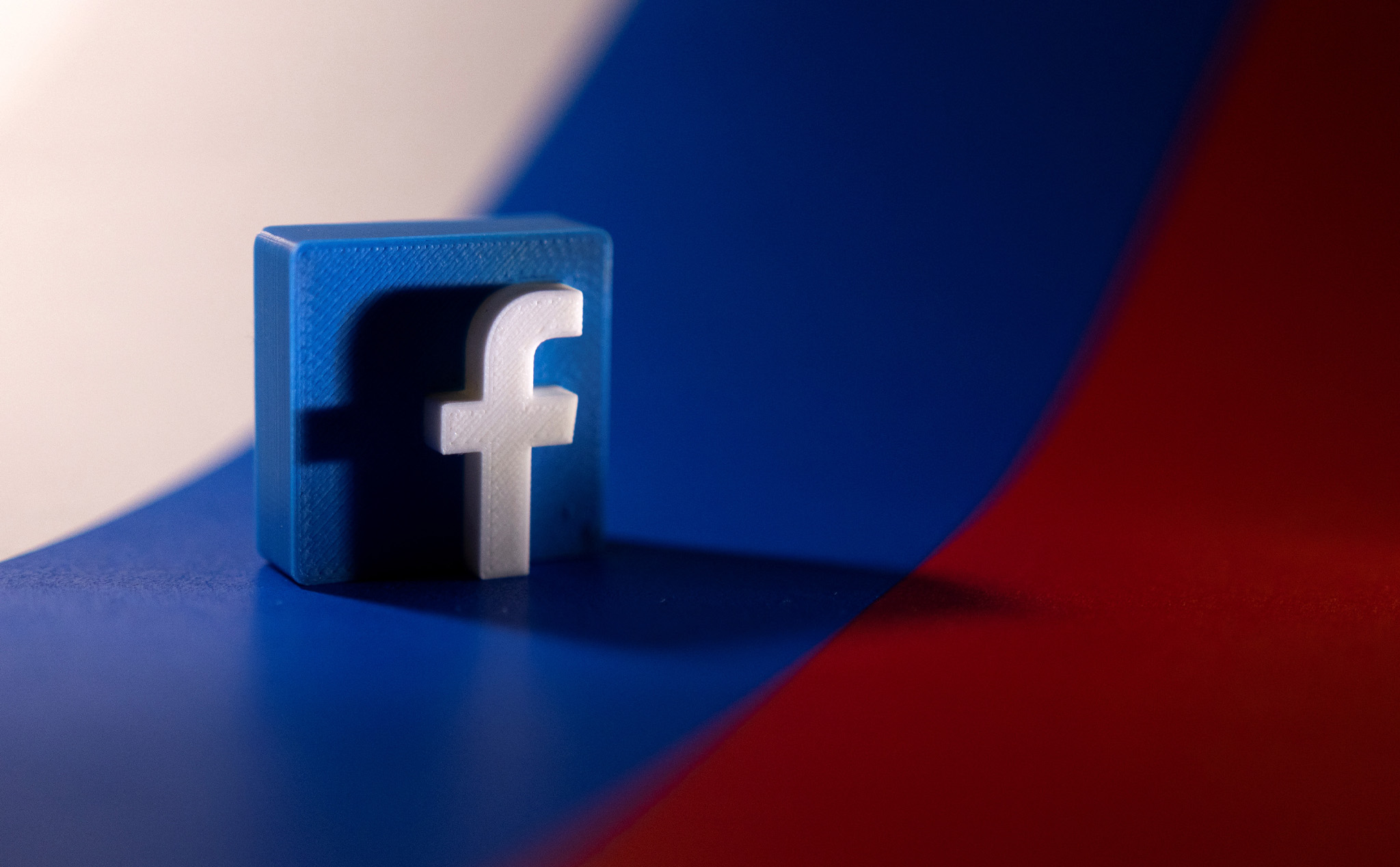 Nga tuyên bố chặn Facebook để "quản lý tin giả"