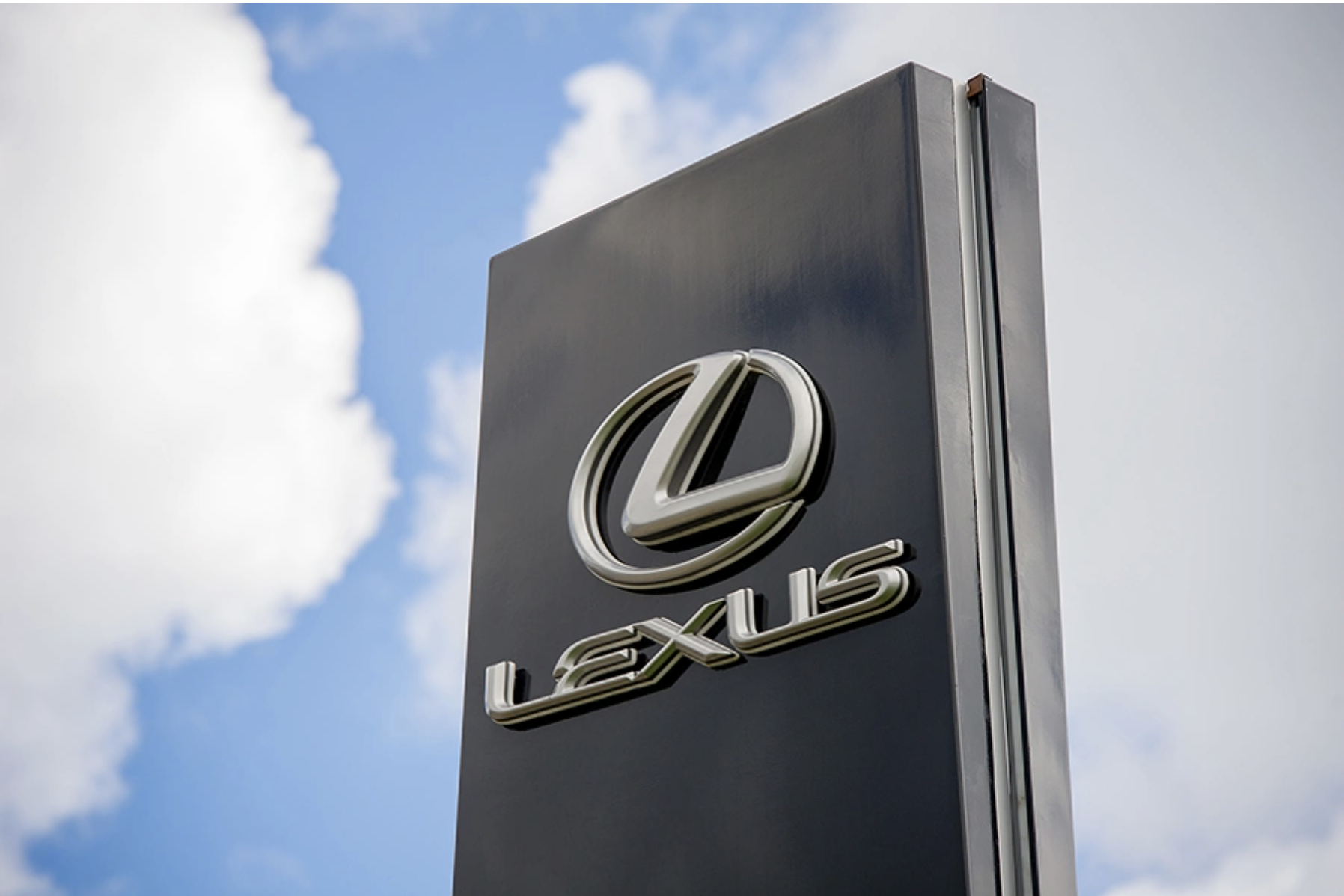 Logo Lexus, biểu tượng của thương hiệu xe hơi theo đuổi sự hoàn hảo từ 1989