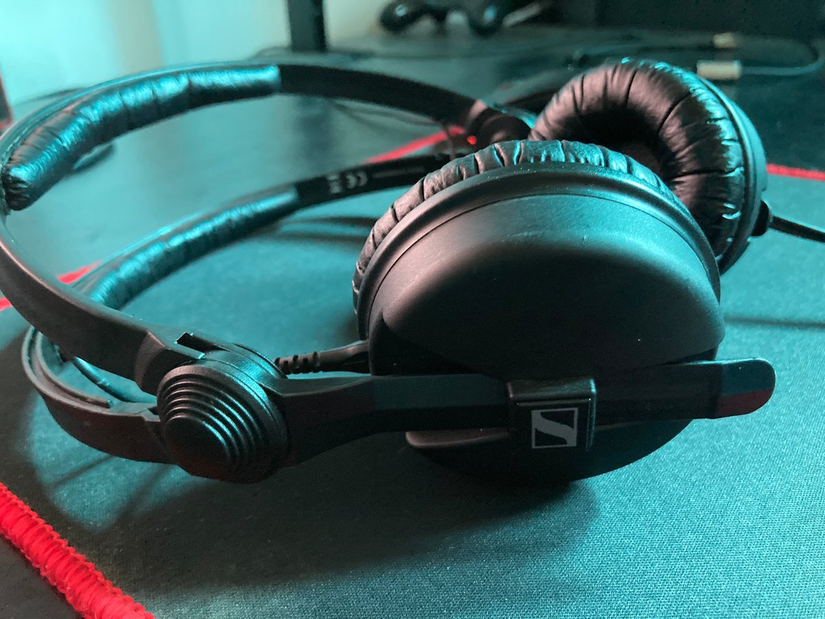 Review SENNHEISER HD 25 - Huyền thoại tai nghe DJ