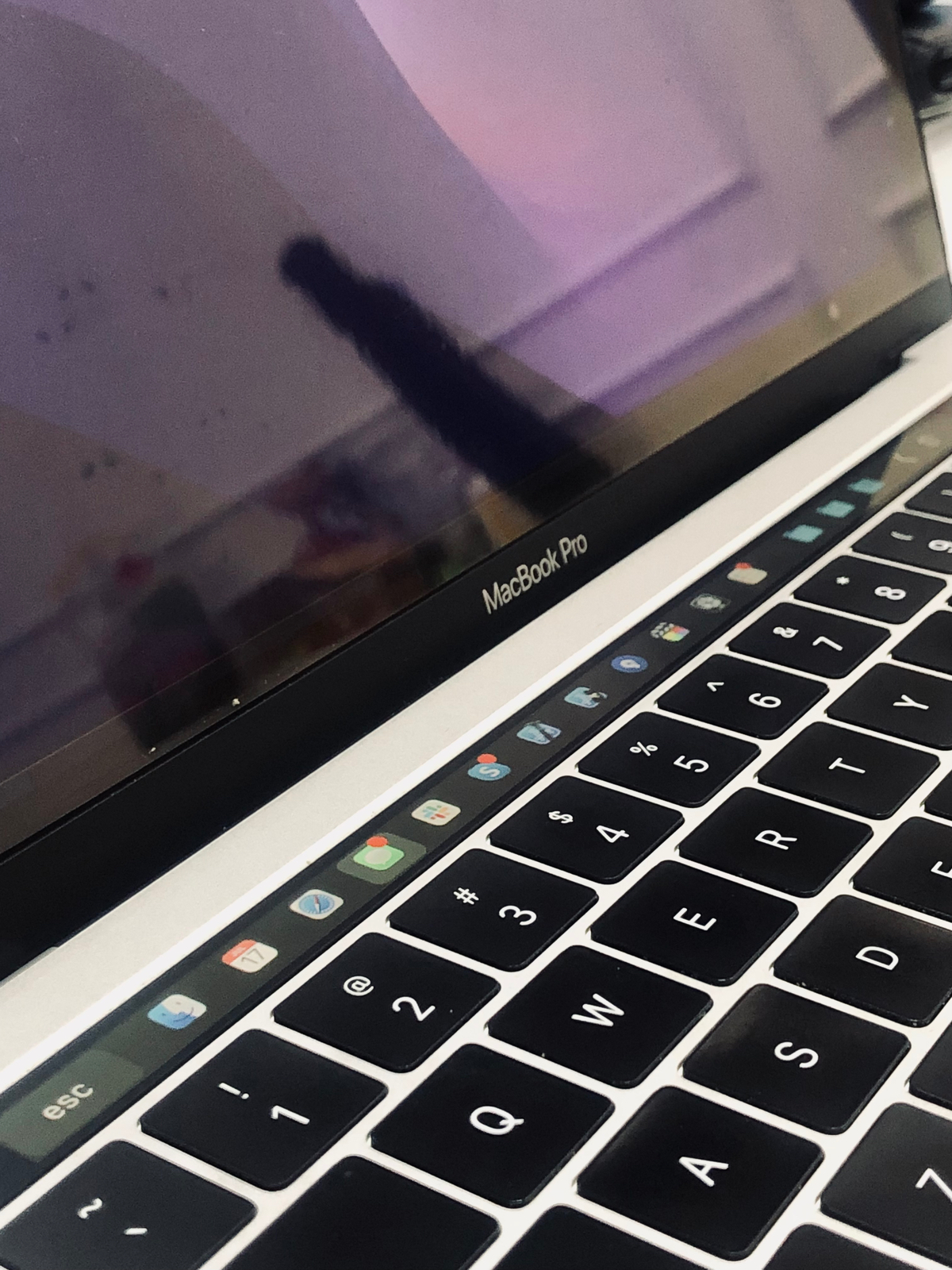Mình đã dùng Touch Bar trên MacBook để thay cho thanh Dock.