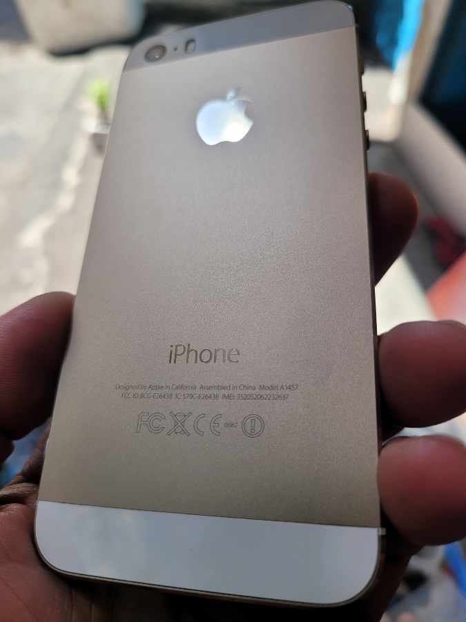 iPhone 5S cùng iPhone giá rẻ xuất hiện tại Việt Nam
