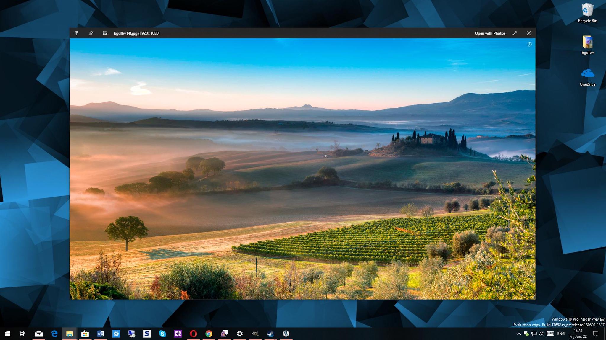 Windows 10 дисплей. Экран блокировки Windows. Рабочий стол Windows 10. Экран виндовс 10. Фон блокировки Windows 10.