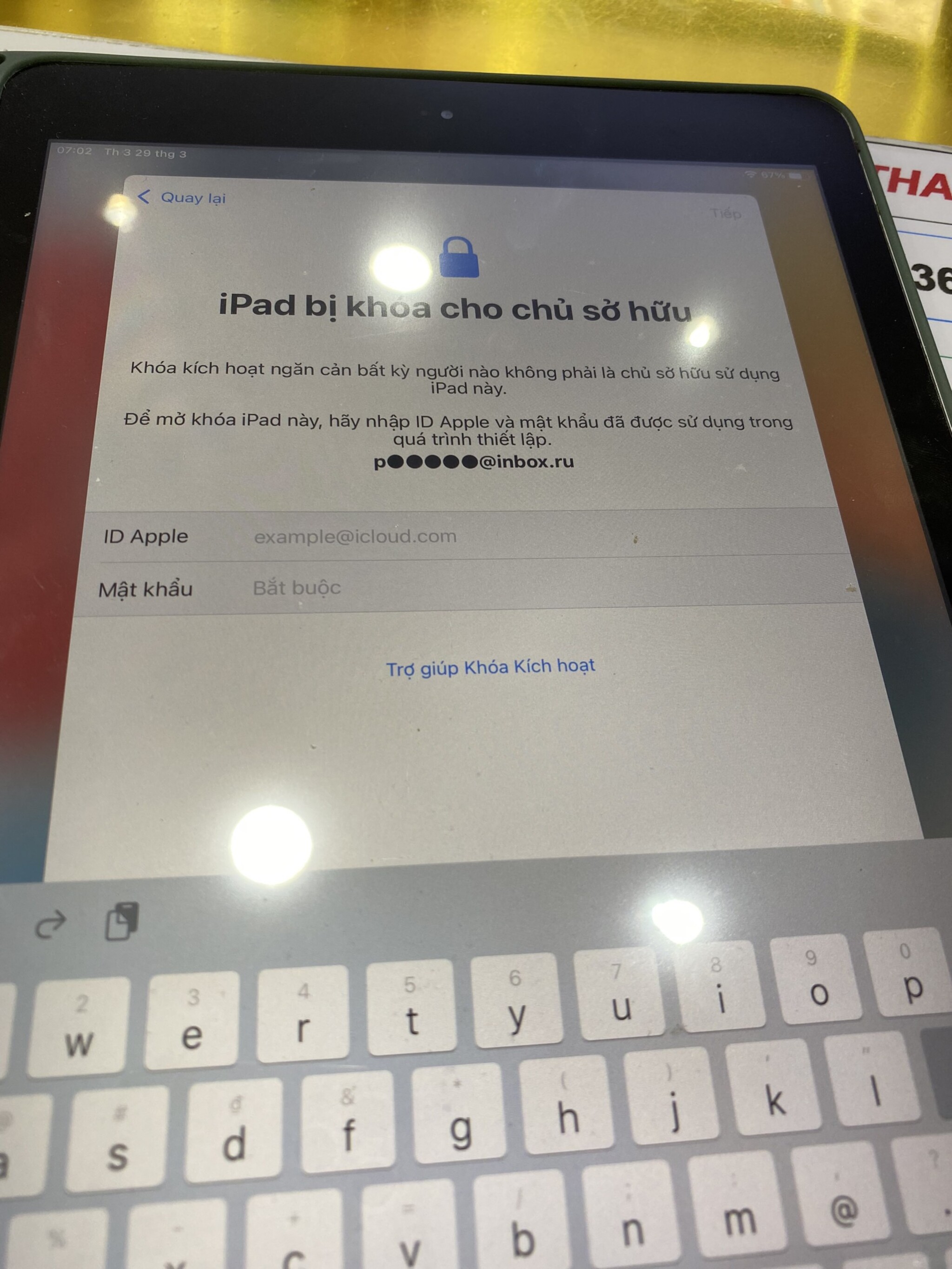 Help me help me bẻ khoá icloud ạ