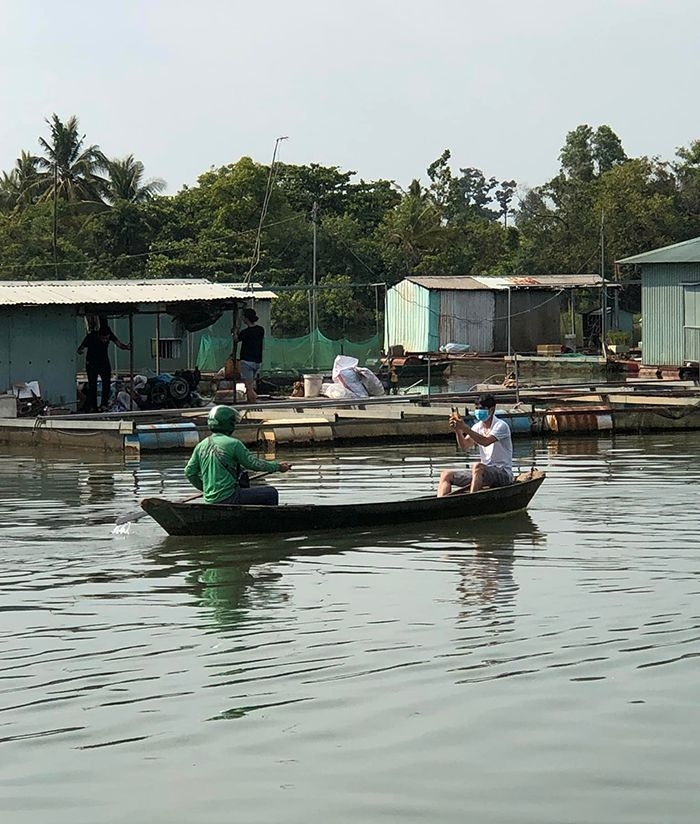 Như thế này anh chắp xăng lên giá.