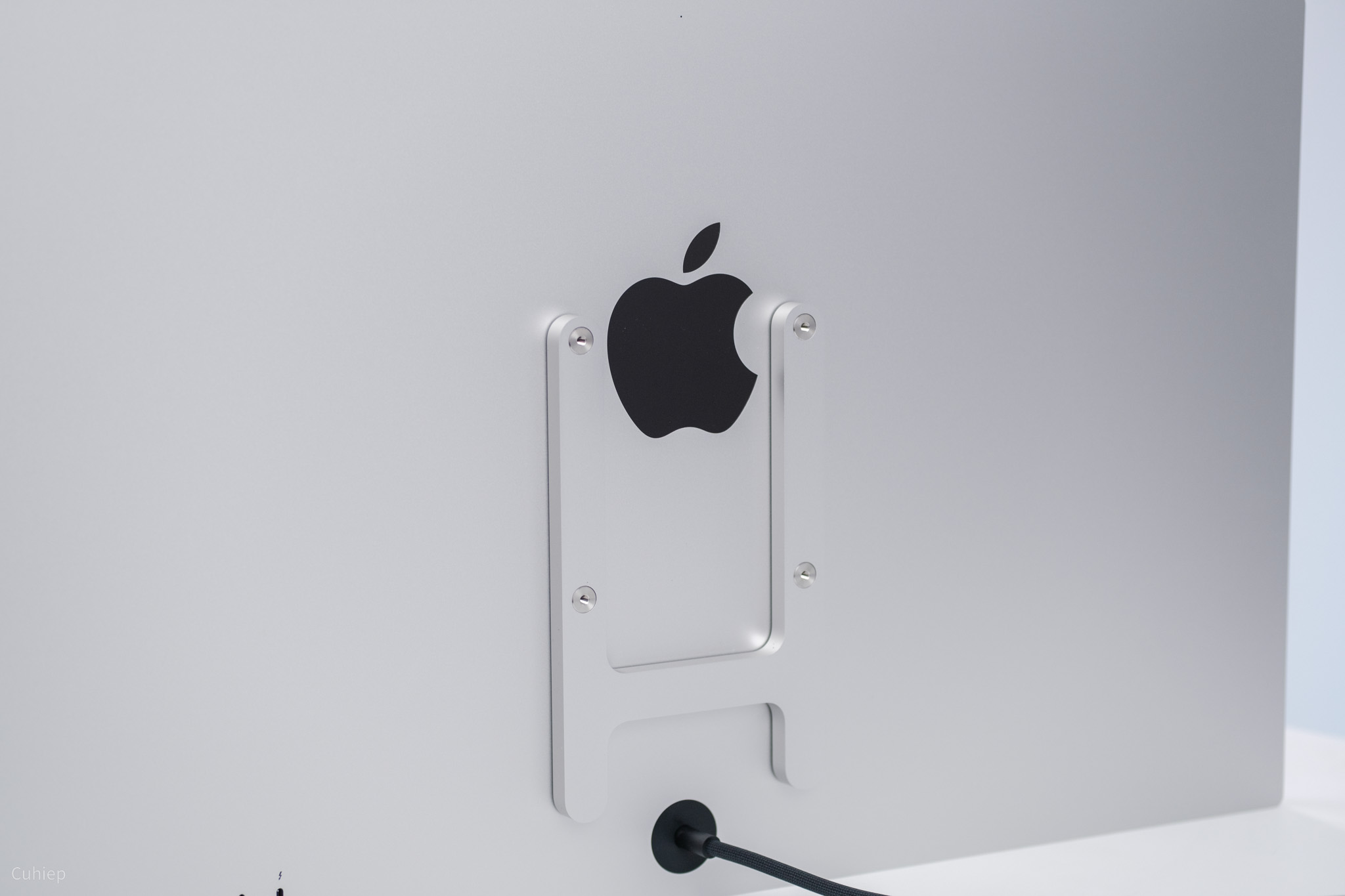 Apple_studio_display_arm_tinhte_cuhiep16.jpg