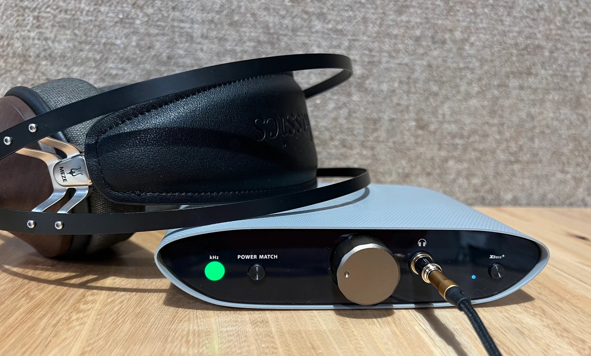 2tr6 có DAC/Amp cho tai nghe chuẩn hi-res, từ hãng iFi, cân được fullsize luôn. iFi ZEN Air DAC...