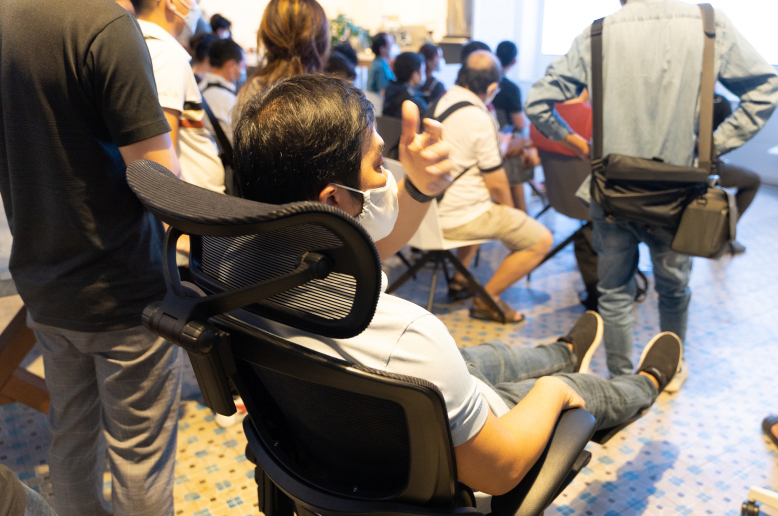 Epione Easy Chair - Tựa đầu lớn đem lại trải nghiệm ngồi thoải mái nhưng tốt cho sức khoẻ.jpg