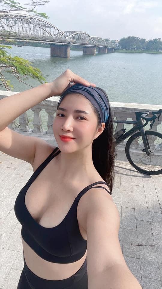 Nge nói Hot girl này Một mình đạp xe chinh phục đèo Hải Vân