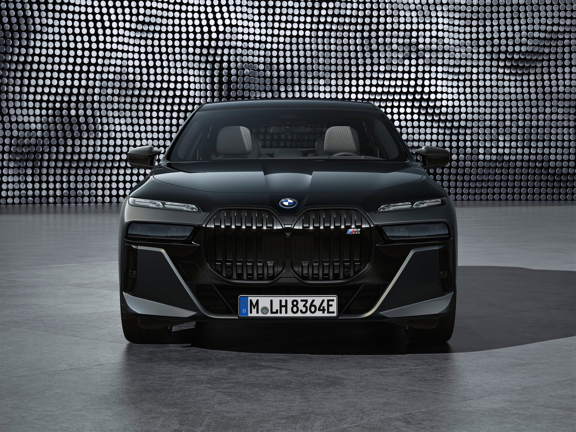 BMW Series 7 2023 ra mắt: Đủ lựa chọn từ xăng đến điện, giá khởi điểm 93.300 USD