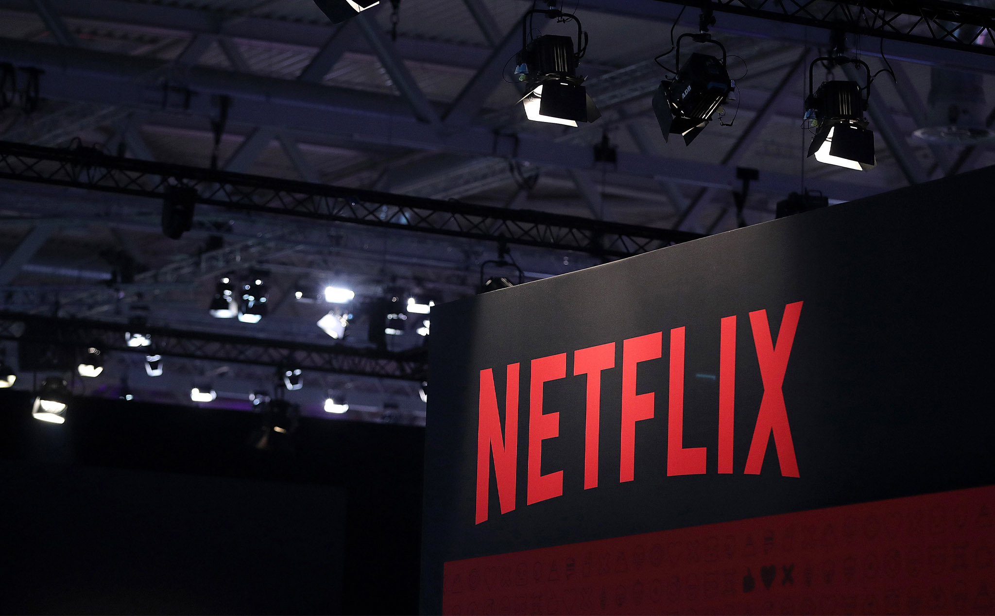 Netflix mất người dùng có phải chỉ vì mọi người chia sẻ tài khoản cho nhau?