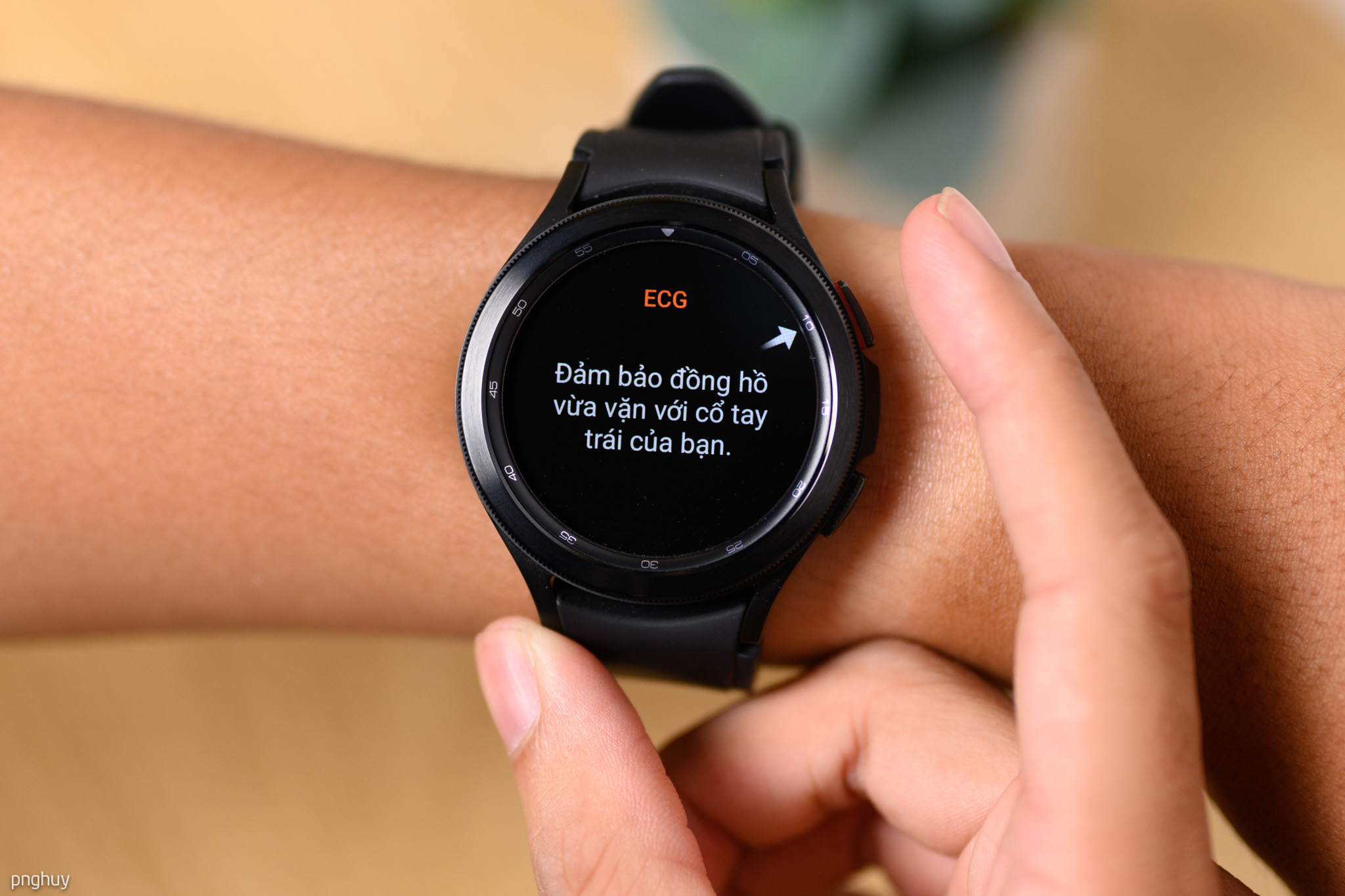 Thử đo huyết áp và điện tâm đồ ECG trên Galaxy Watch4 chính hãng Việt Nam